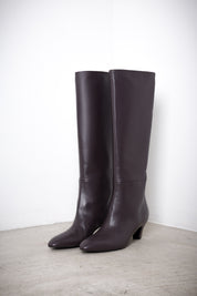 Pointed boot