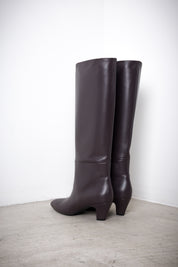 Pointed boot