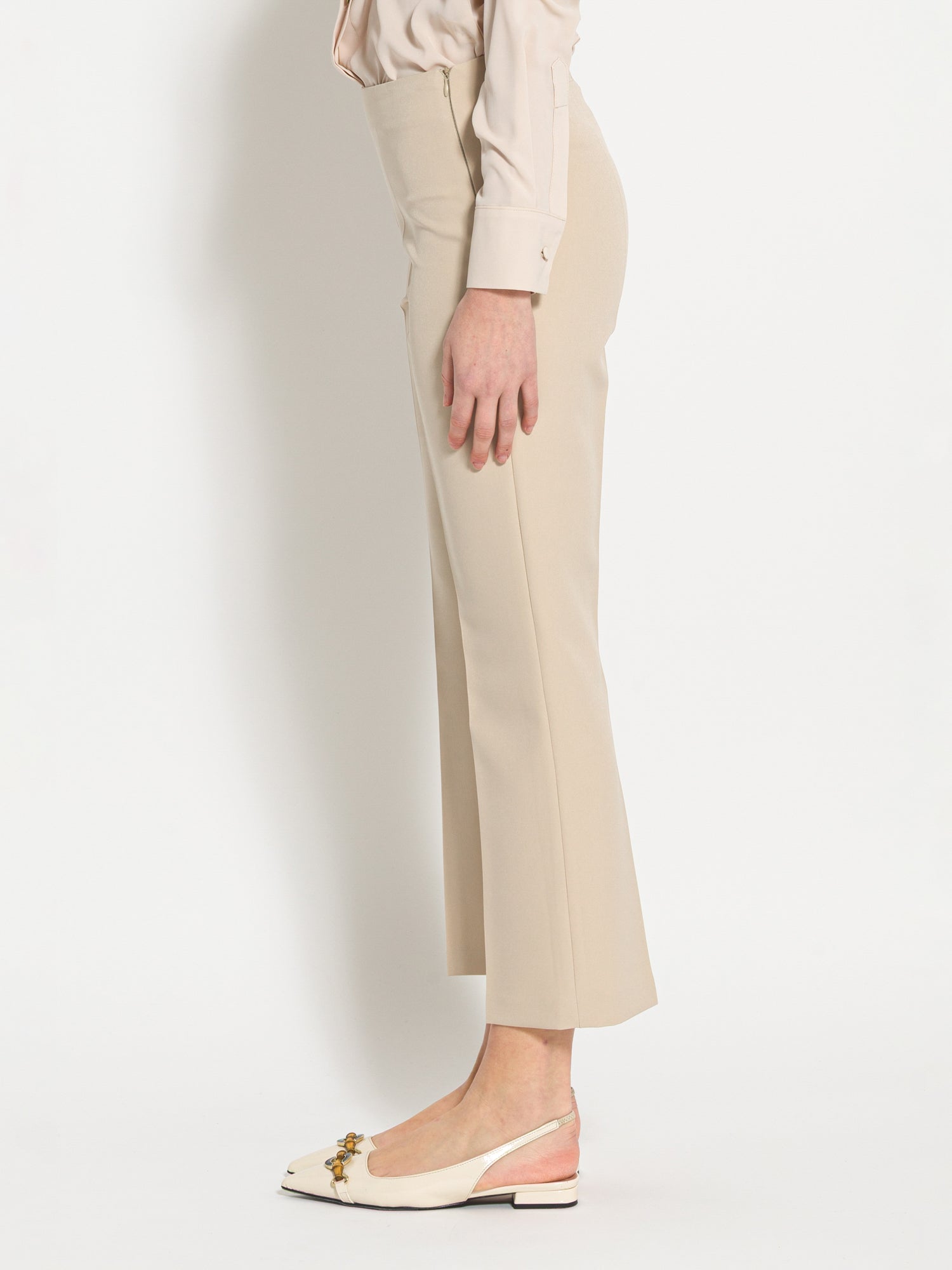 Pantalone in tessuto tecnico diagonale a trombetta - Compagnia Italiana