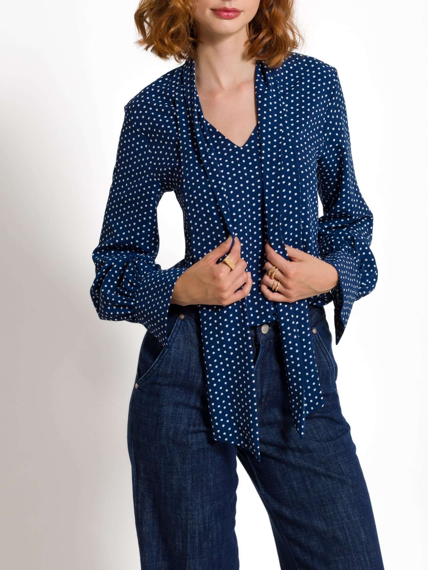 Blusa in georgette con sciarpa - Compagnia Italiana