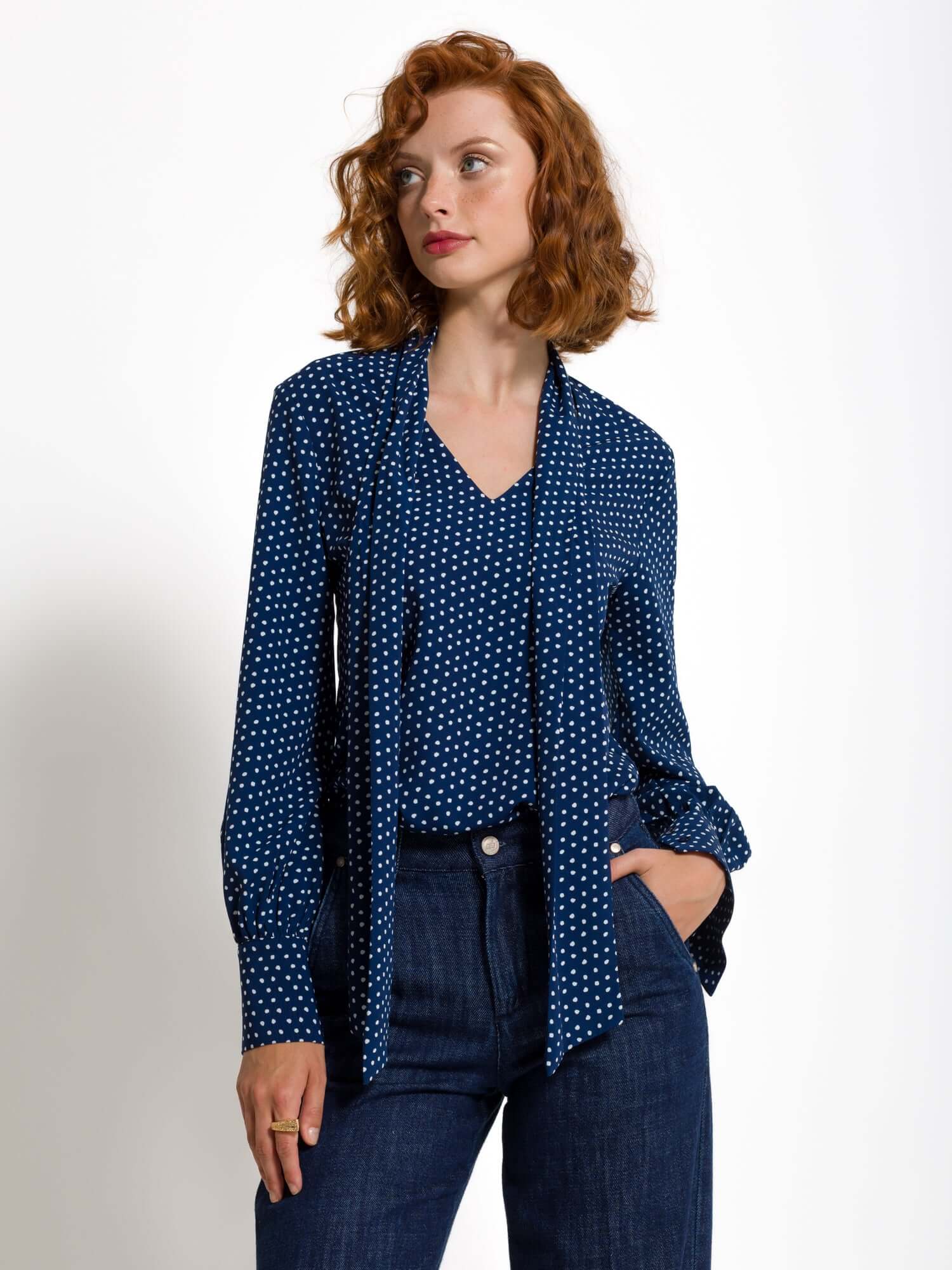 Blusa in georgette con sciarpa - Compagnia Italiana