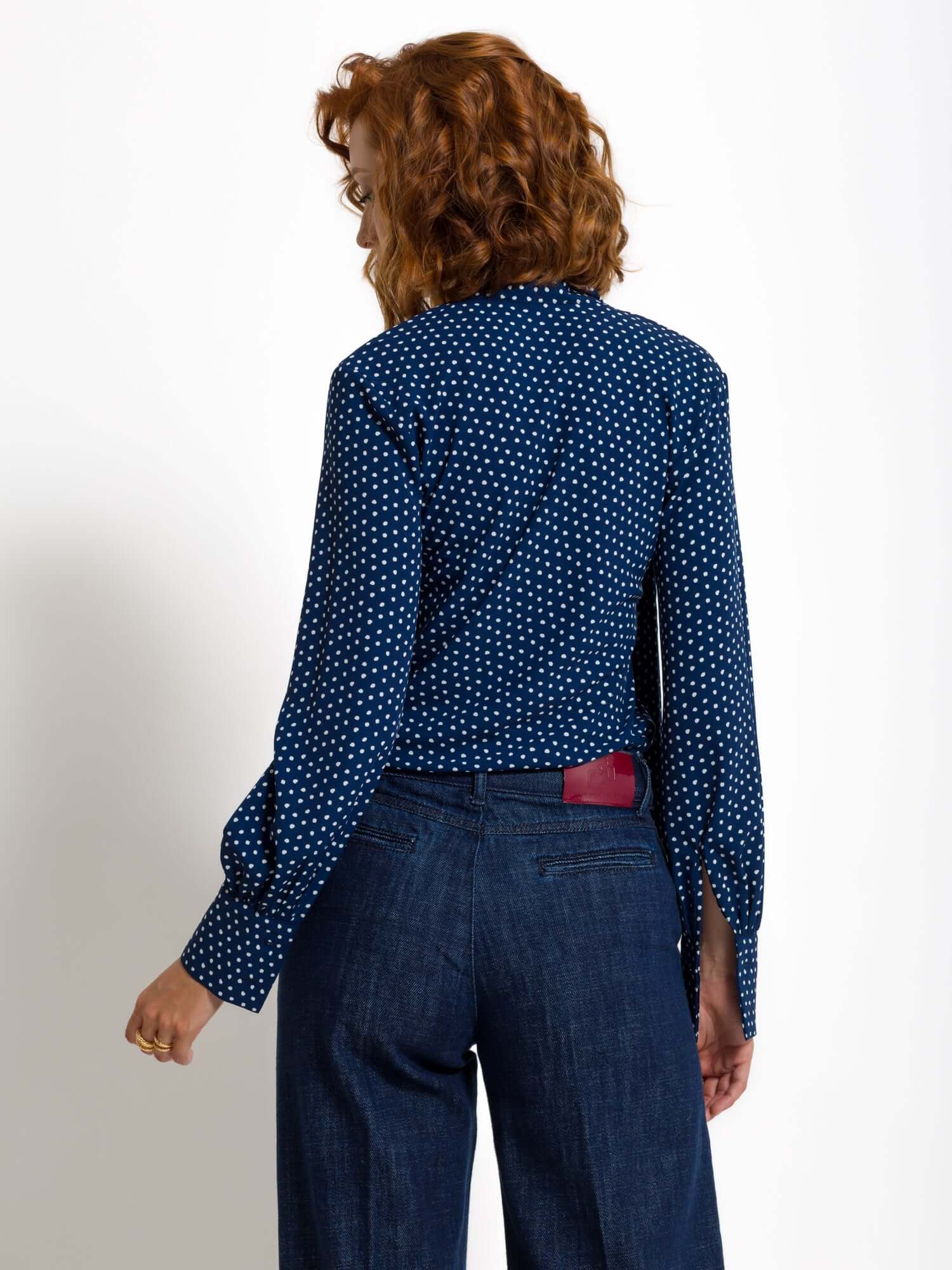 Blusa in georgette con sciarpa - Compagnia Italiana