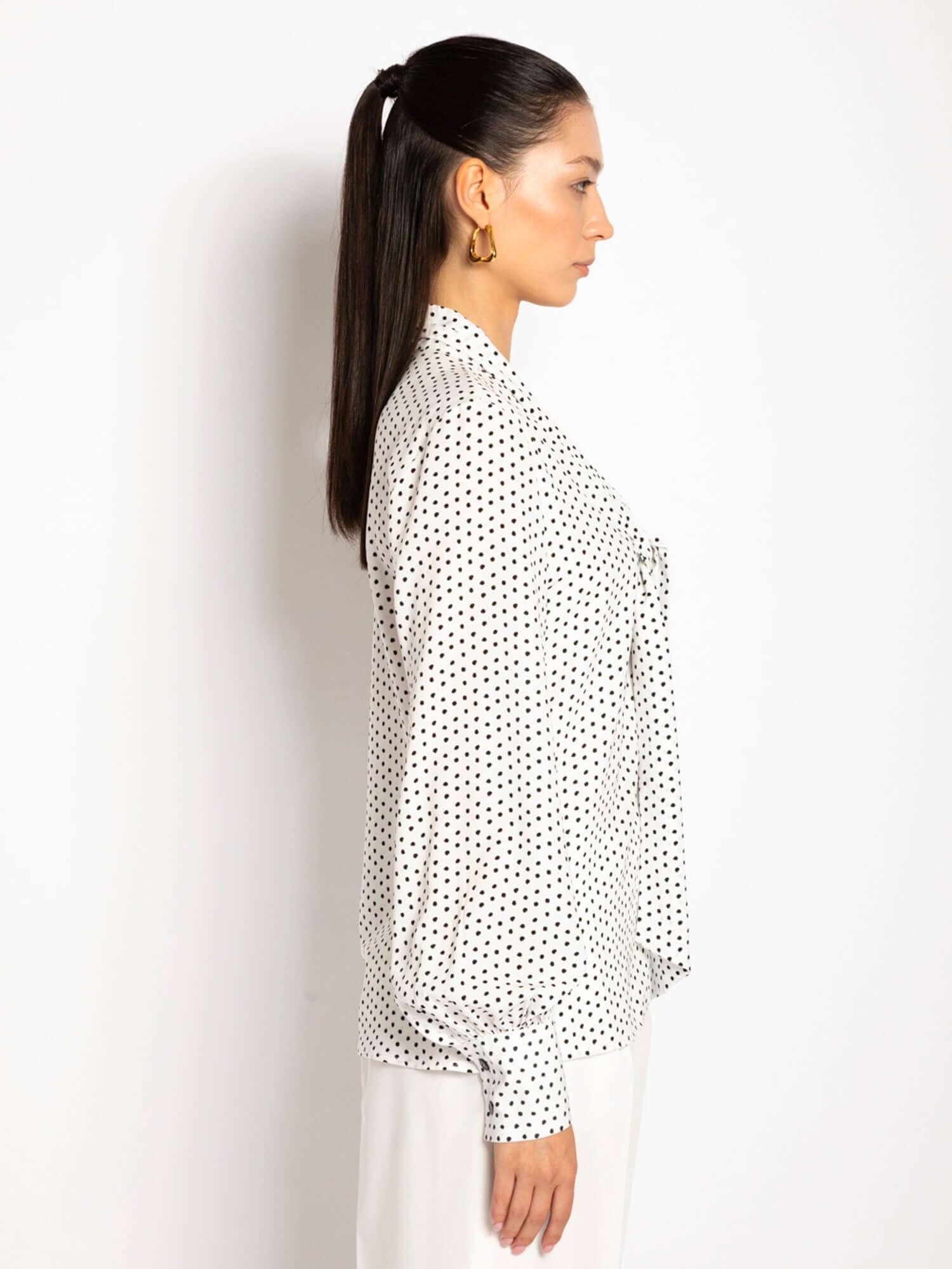 Blusa in georgette con sciarpa - Compagnia Italiana