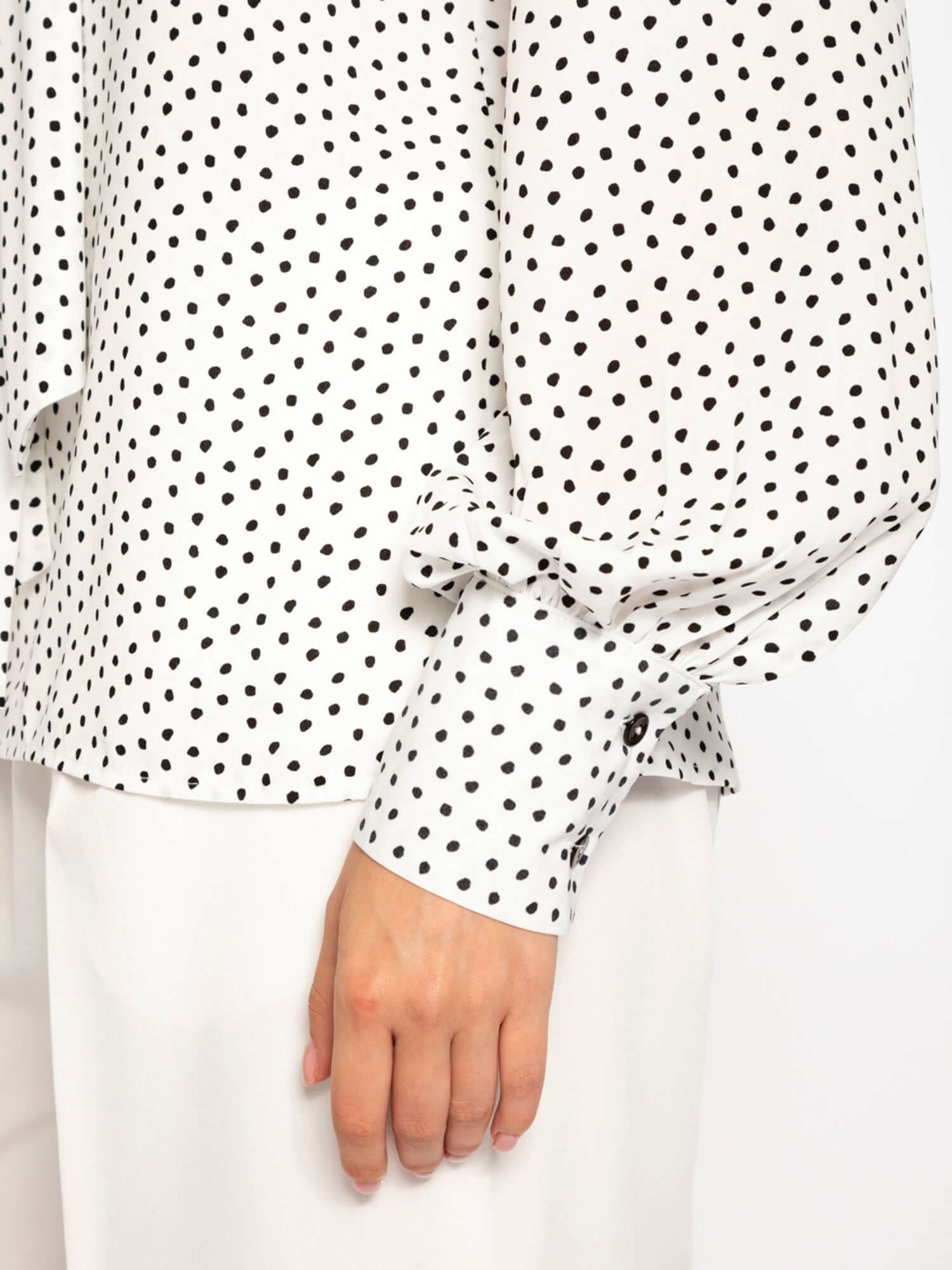 Blusa in georgette con sciarpa - Compagnia Italiana