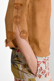 Maglia in misto lino con applicazioni