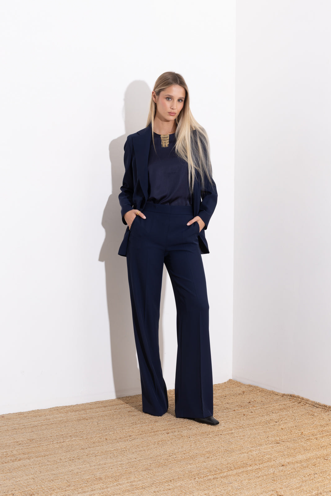 Single-breasted jacket in flowing diagonal