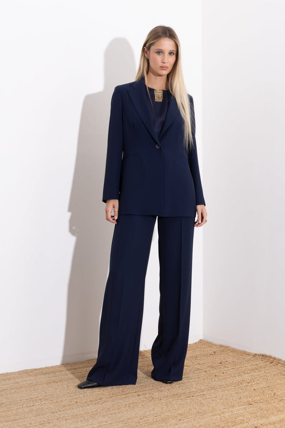 Single-breasted jacket in flowing diagonal