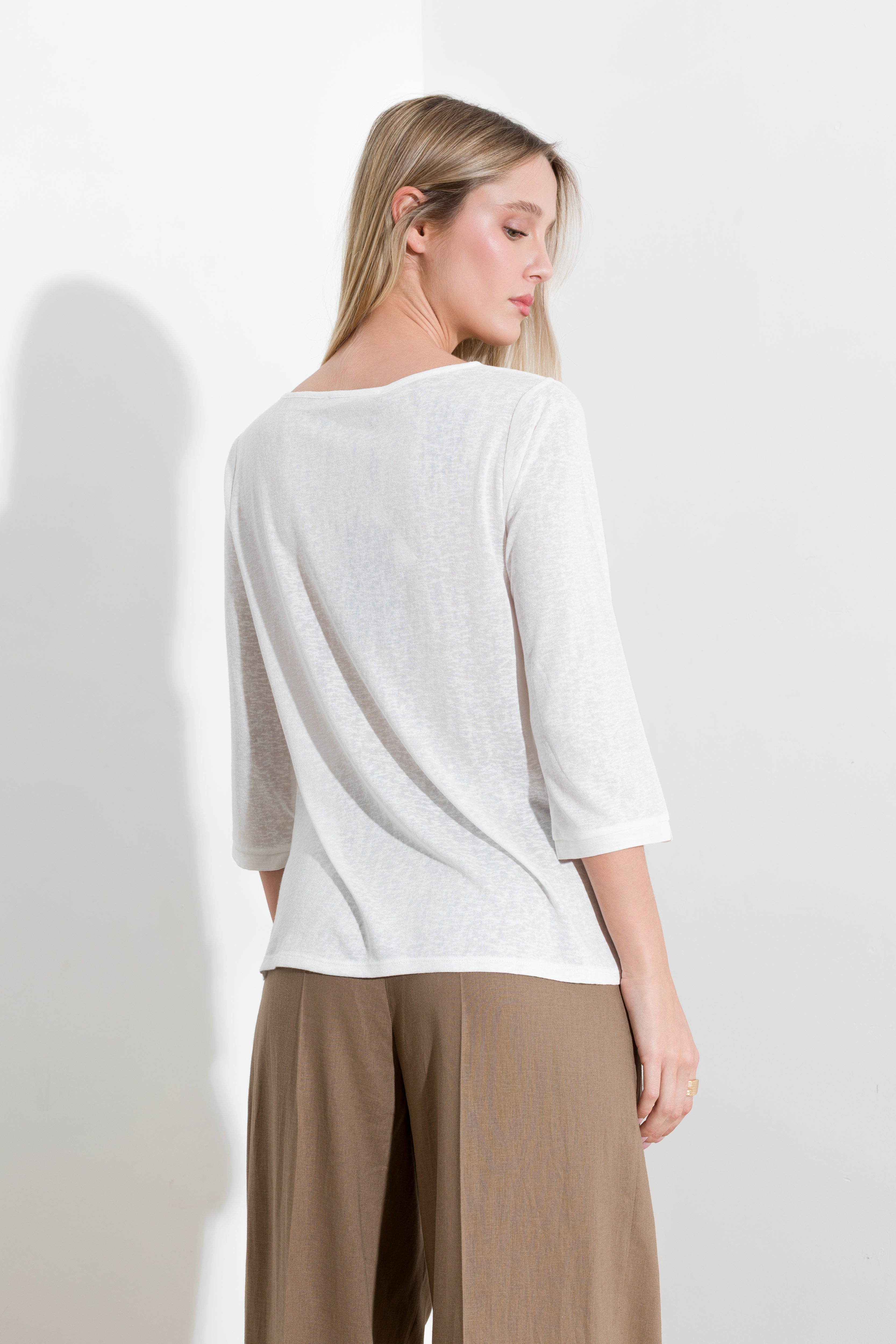 Maglia in misto lino e applicazioni