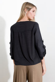 Maglia in misto lino con applicazioni