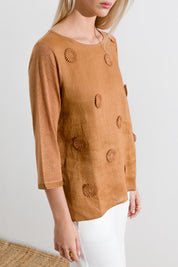 Maglia in misto lino e applicazioni