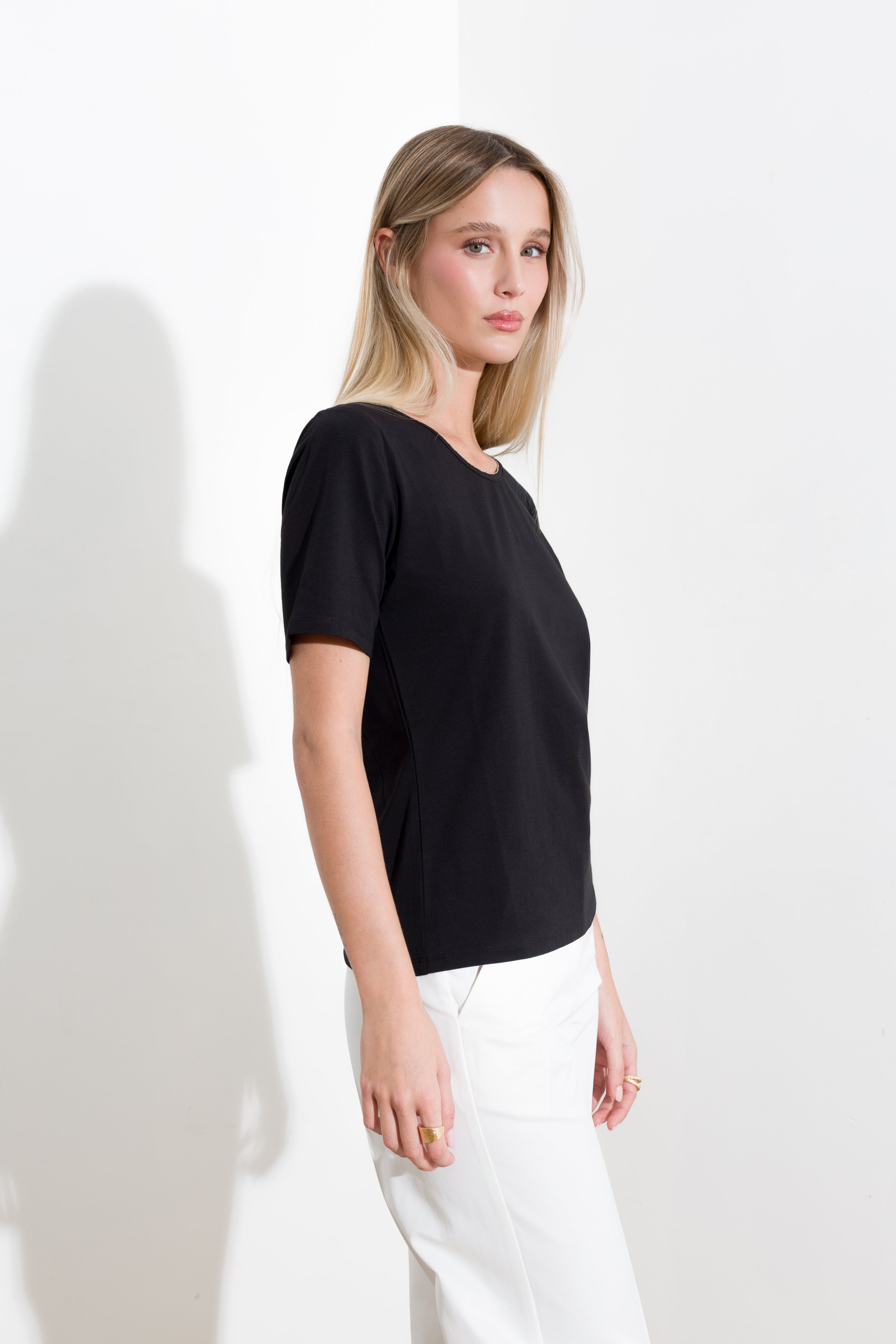 T-shirt in cotone con micro catena