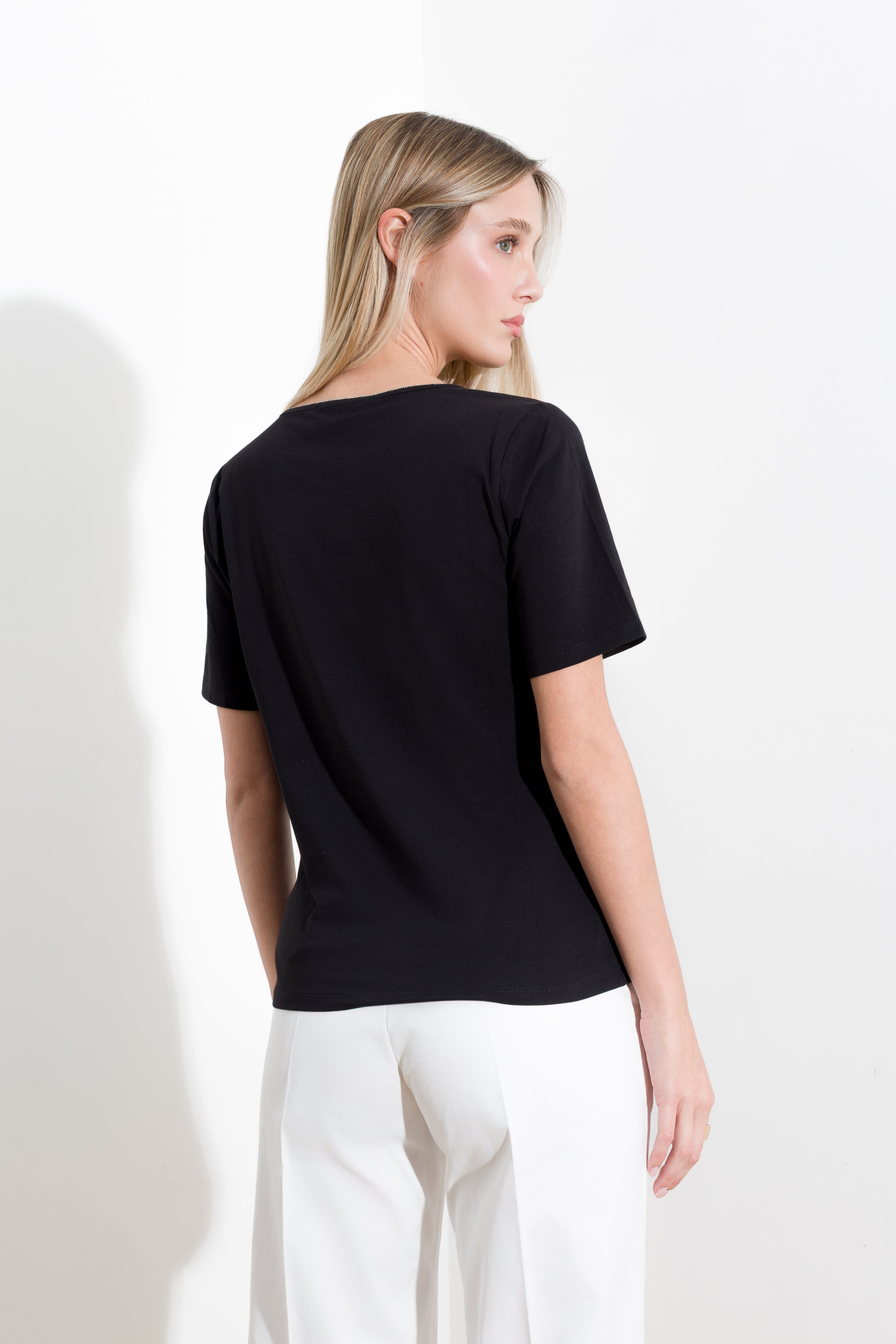 T-shirt in cotone con micro catena