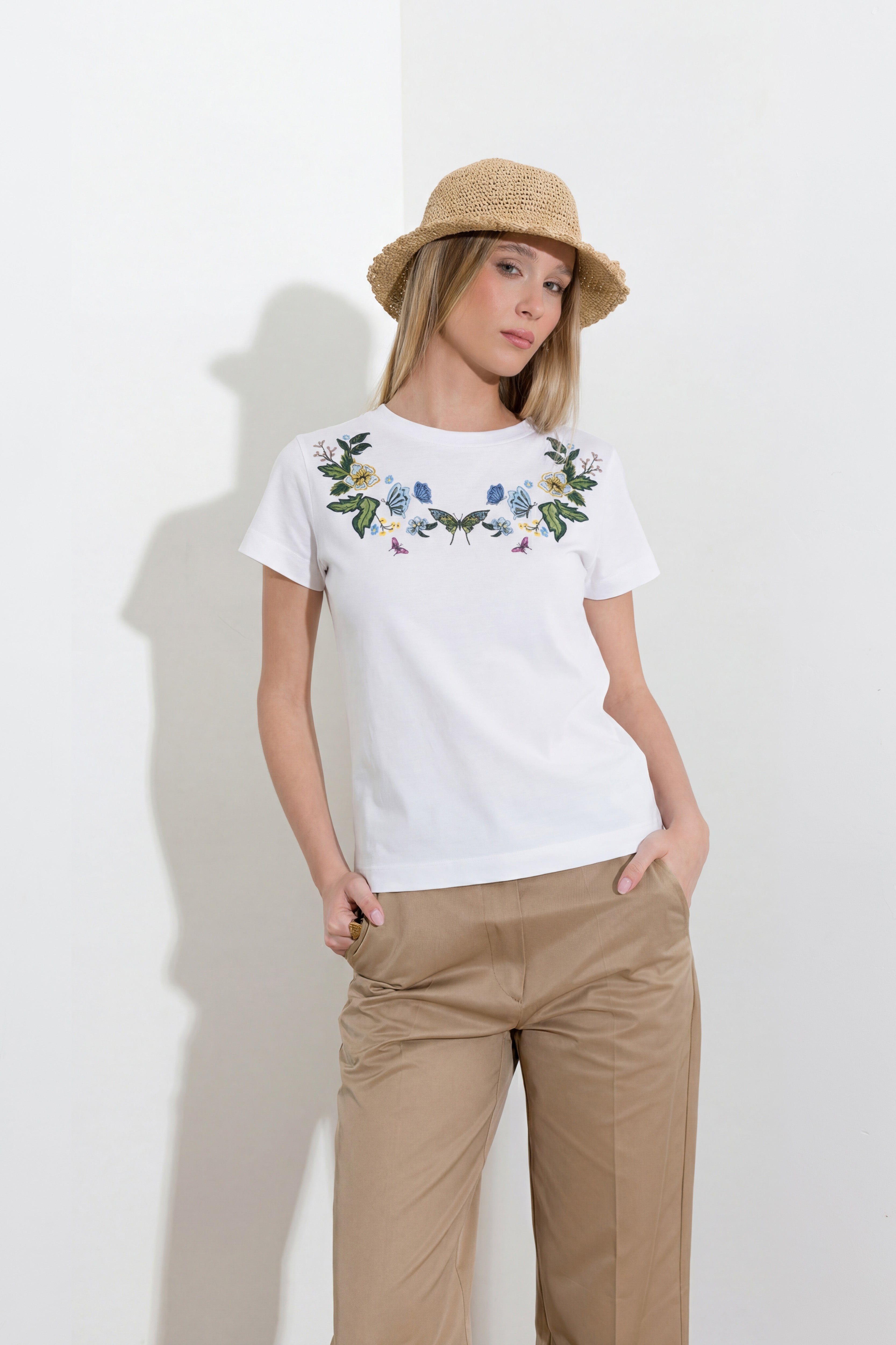 T-shirt con ricamo