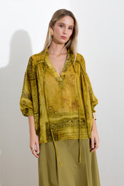 Blusa in georgette stampa bandana