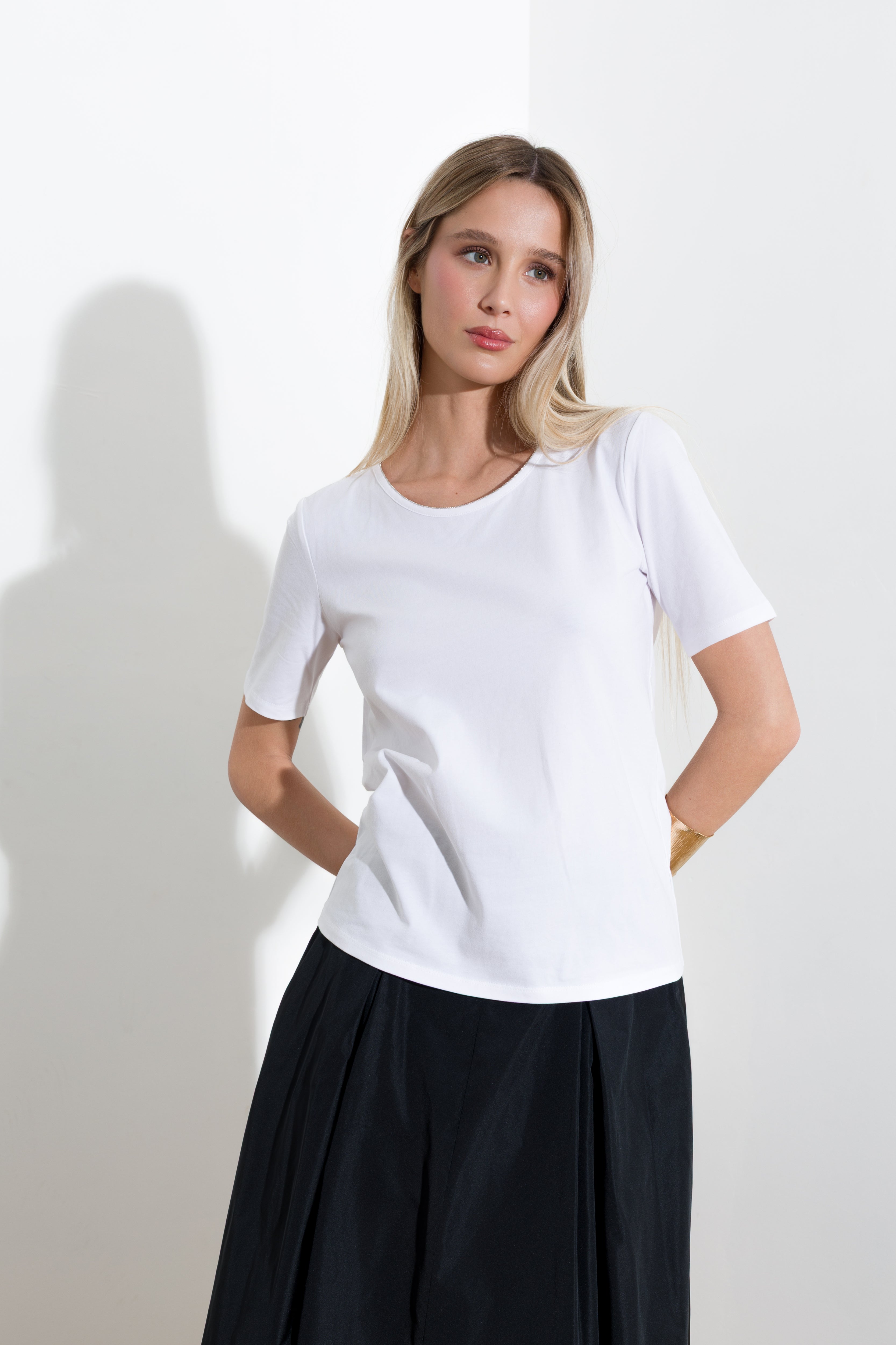 T-shirt in cotone con micro catena