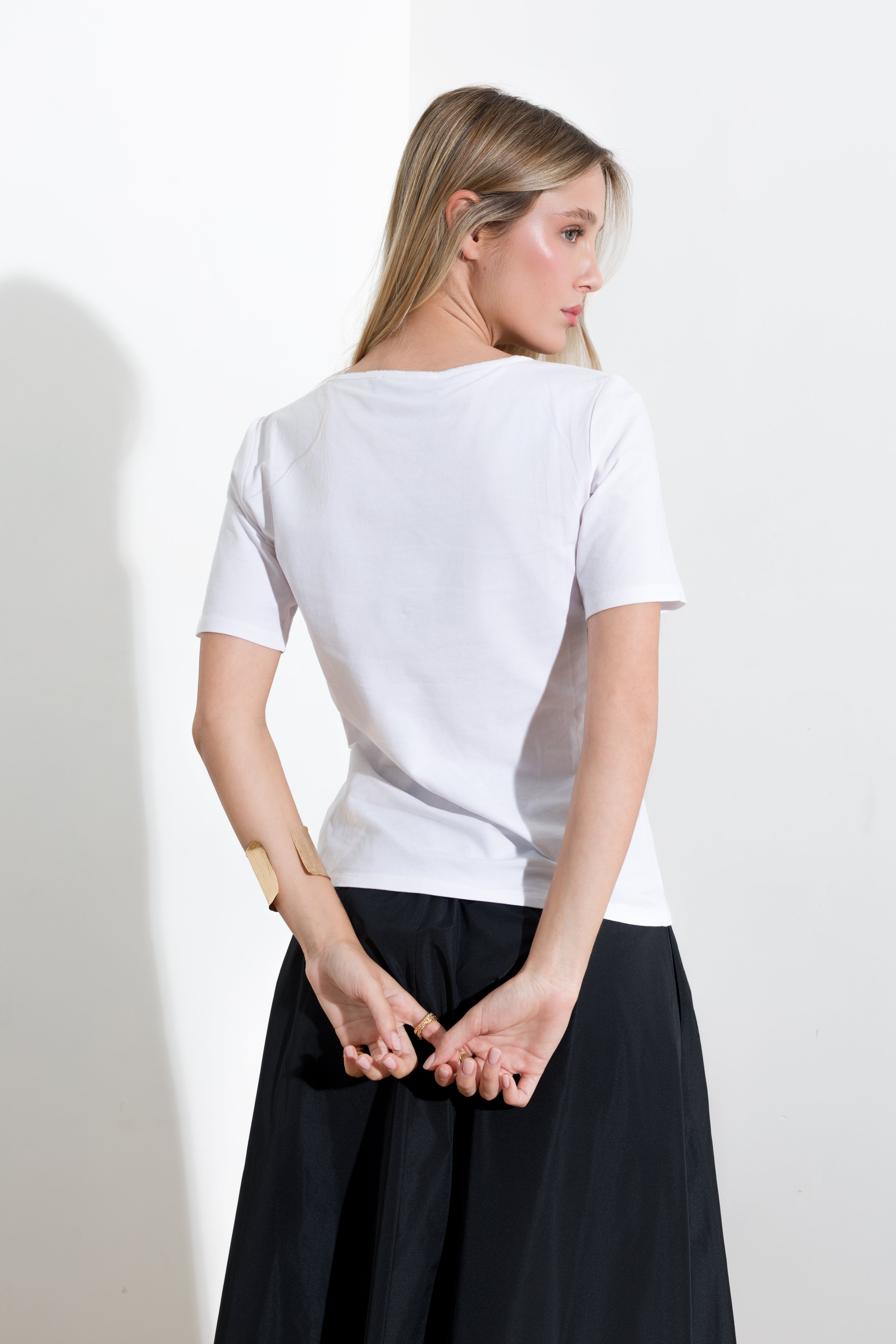 T-shirt in cotone con micro catena