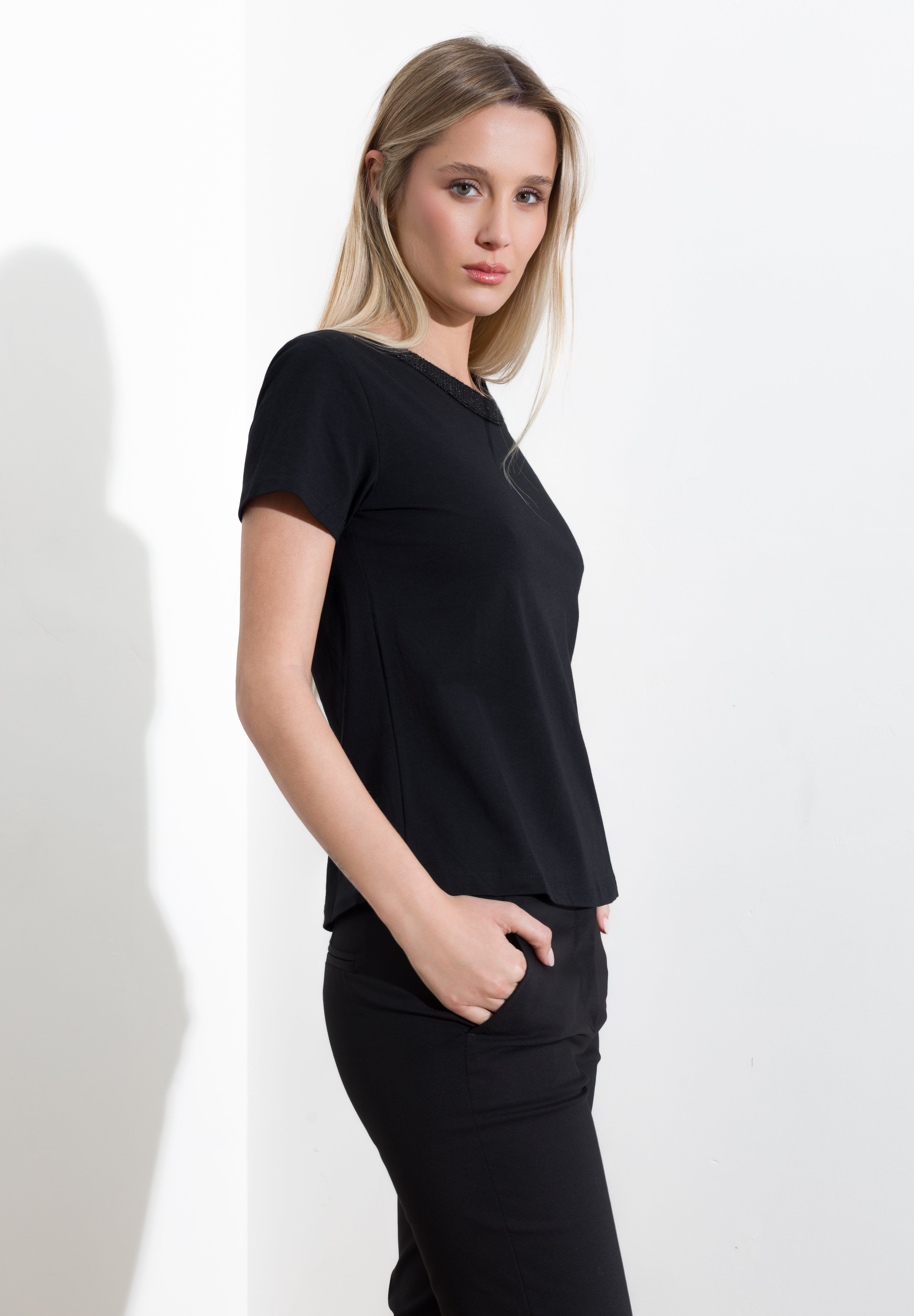 T-shirt collo in maglia e micro paillettes - Compagnia Italiana