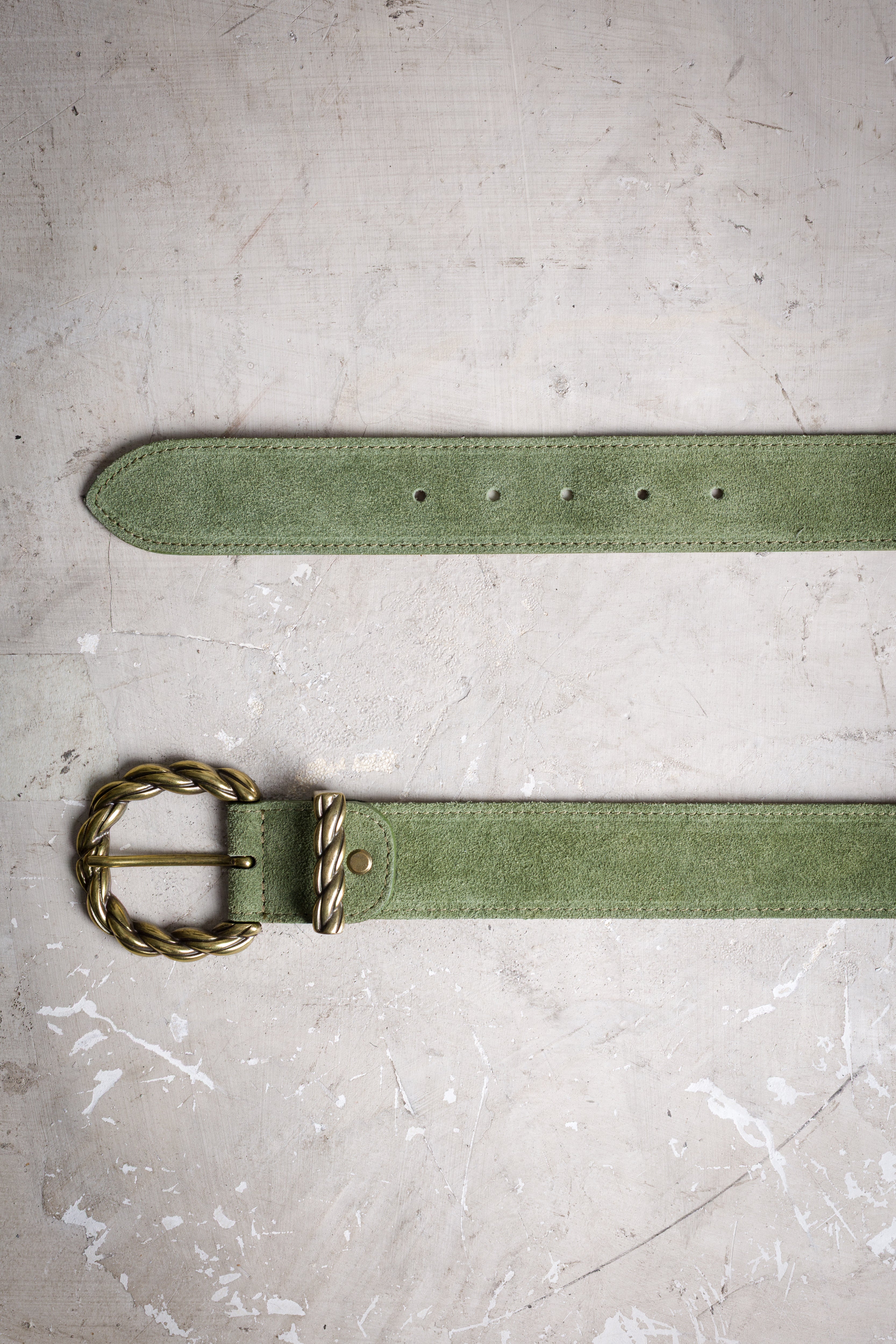 Suede belt with woven buckle