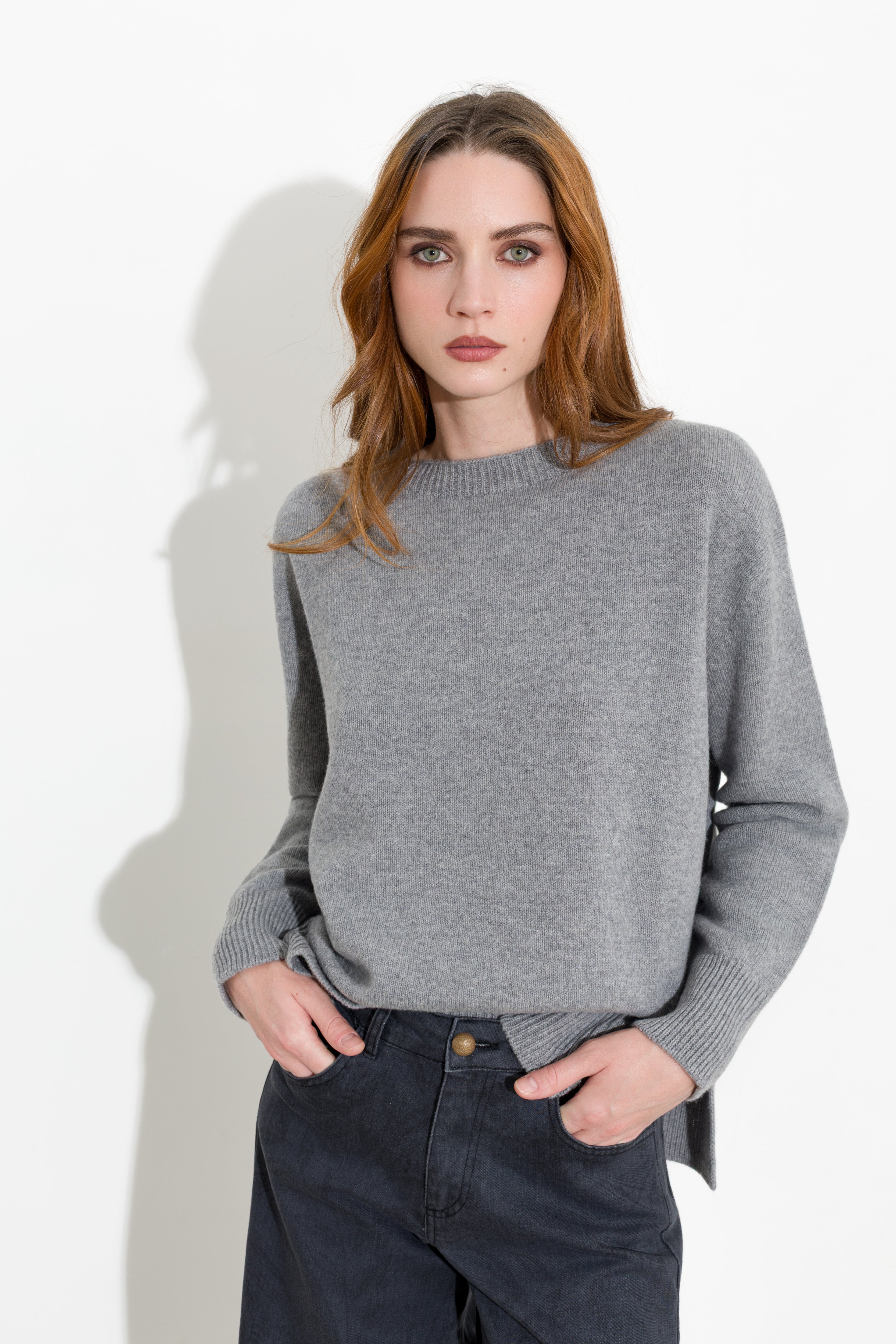 Maglia boxy in lana e cashmere con spacchi laterali