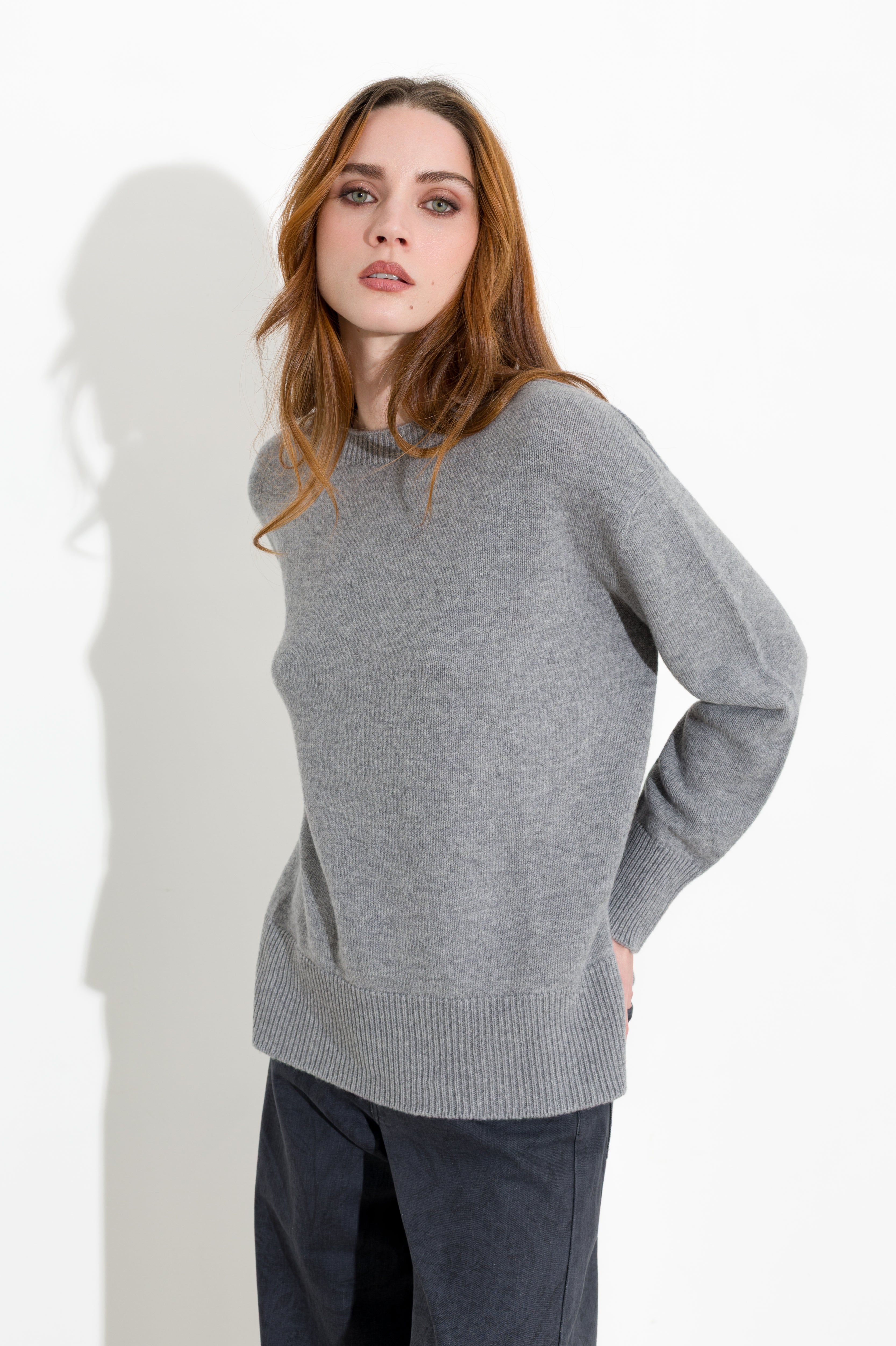Maglia boxy in lana e cashmere con spacchi laterali