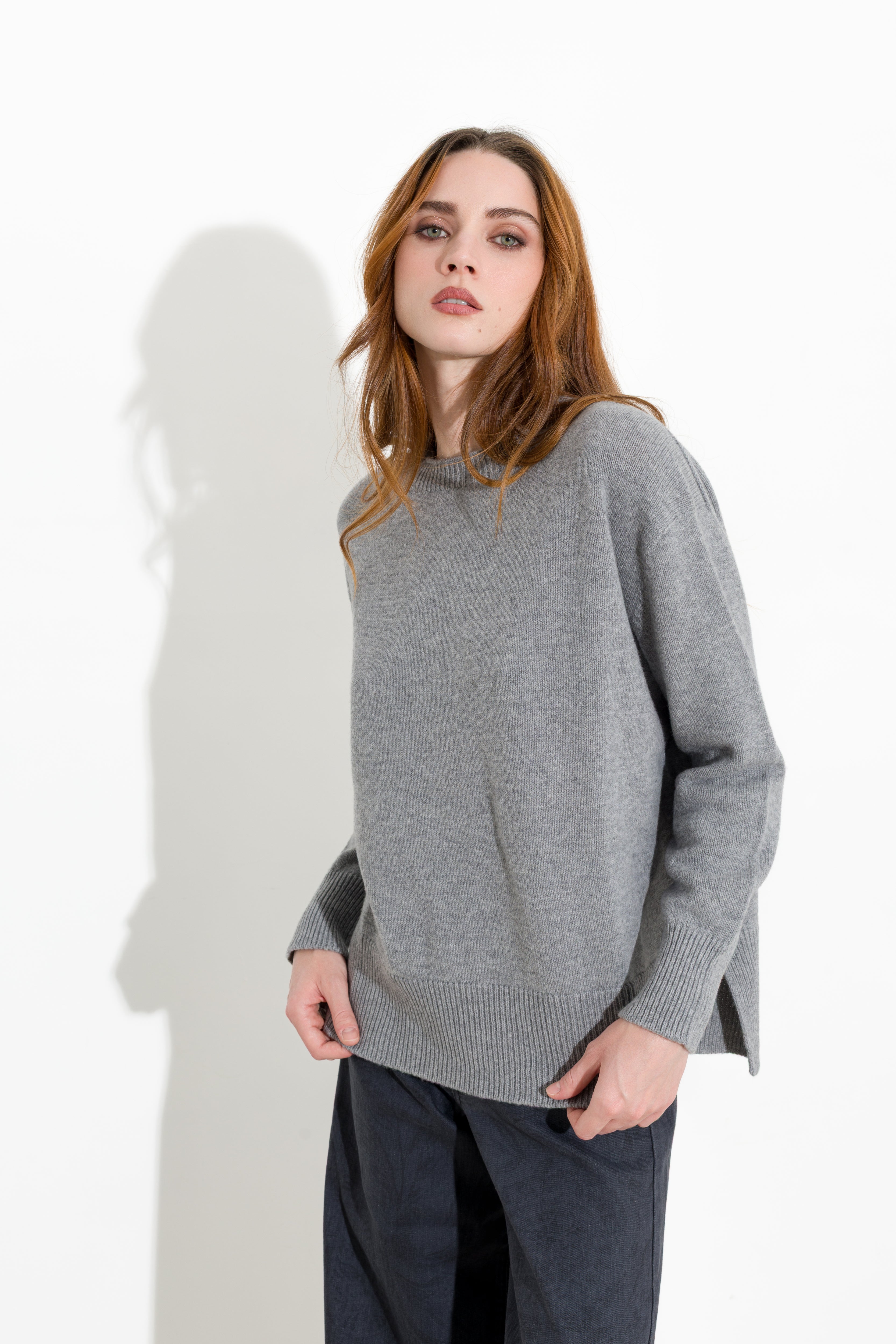 Maglia boxy in lana e cashmere con spacchi laterali