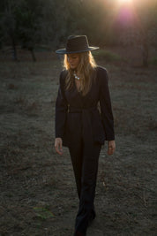 Blazer gessato con cintura