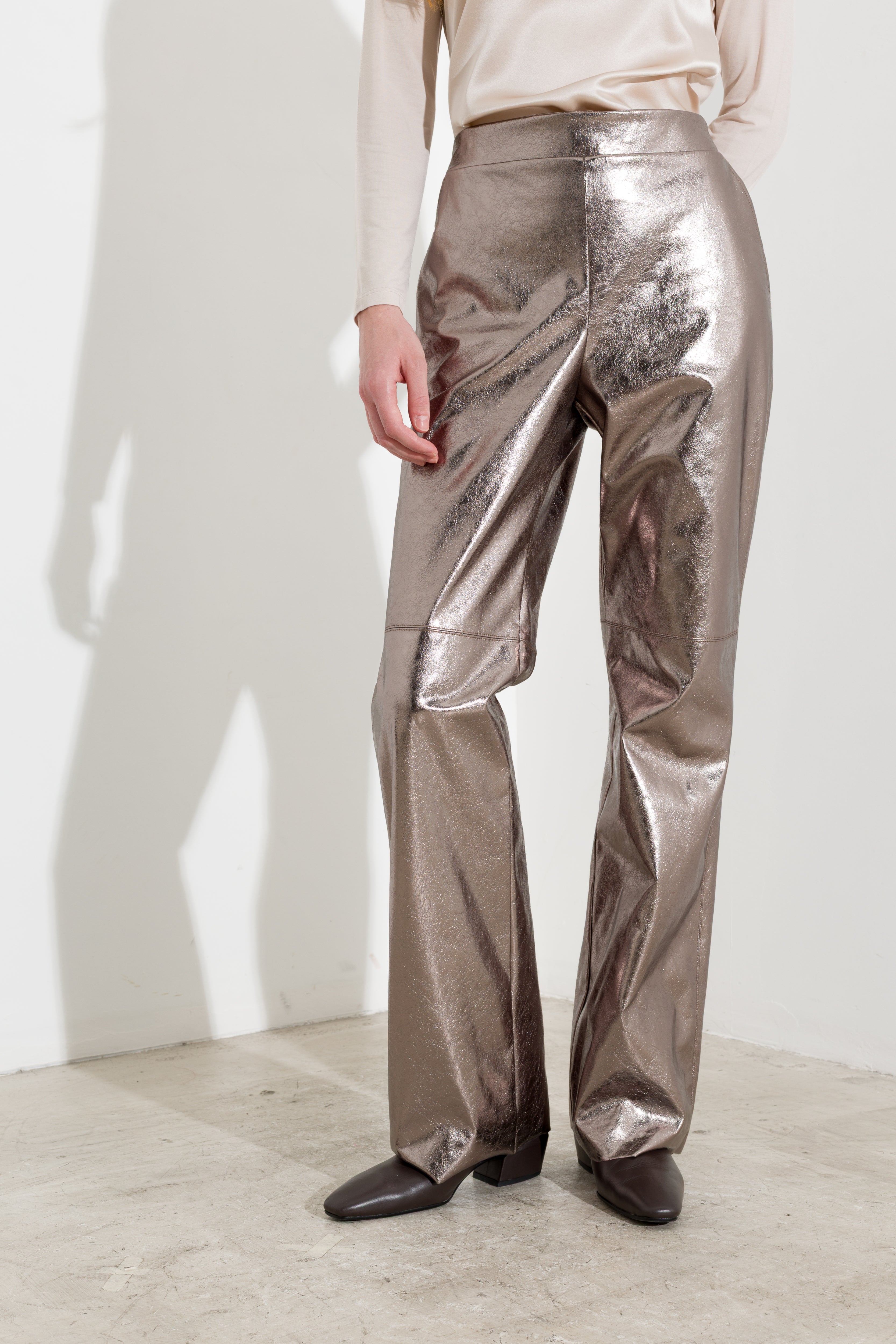 Pantalone effetto metallizzato