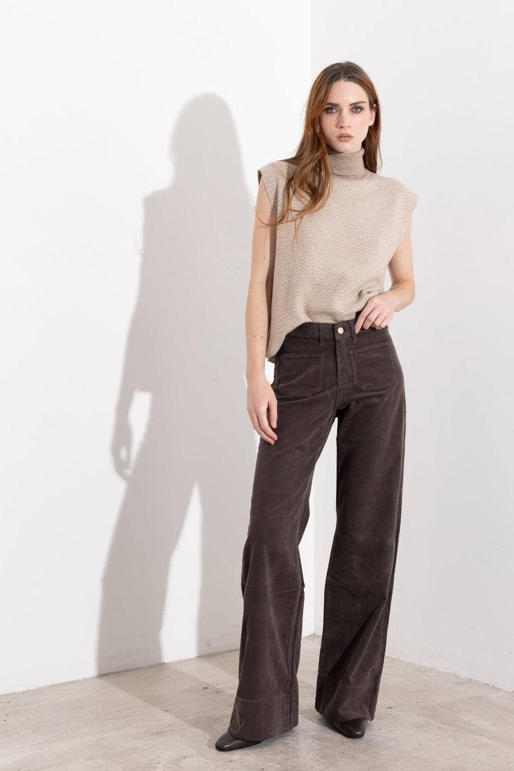 Pantaloni wide-leg in velluto a coste con tasche a toppa