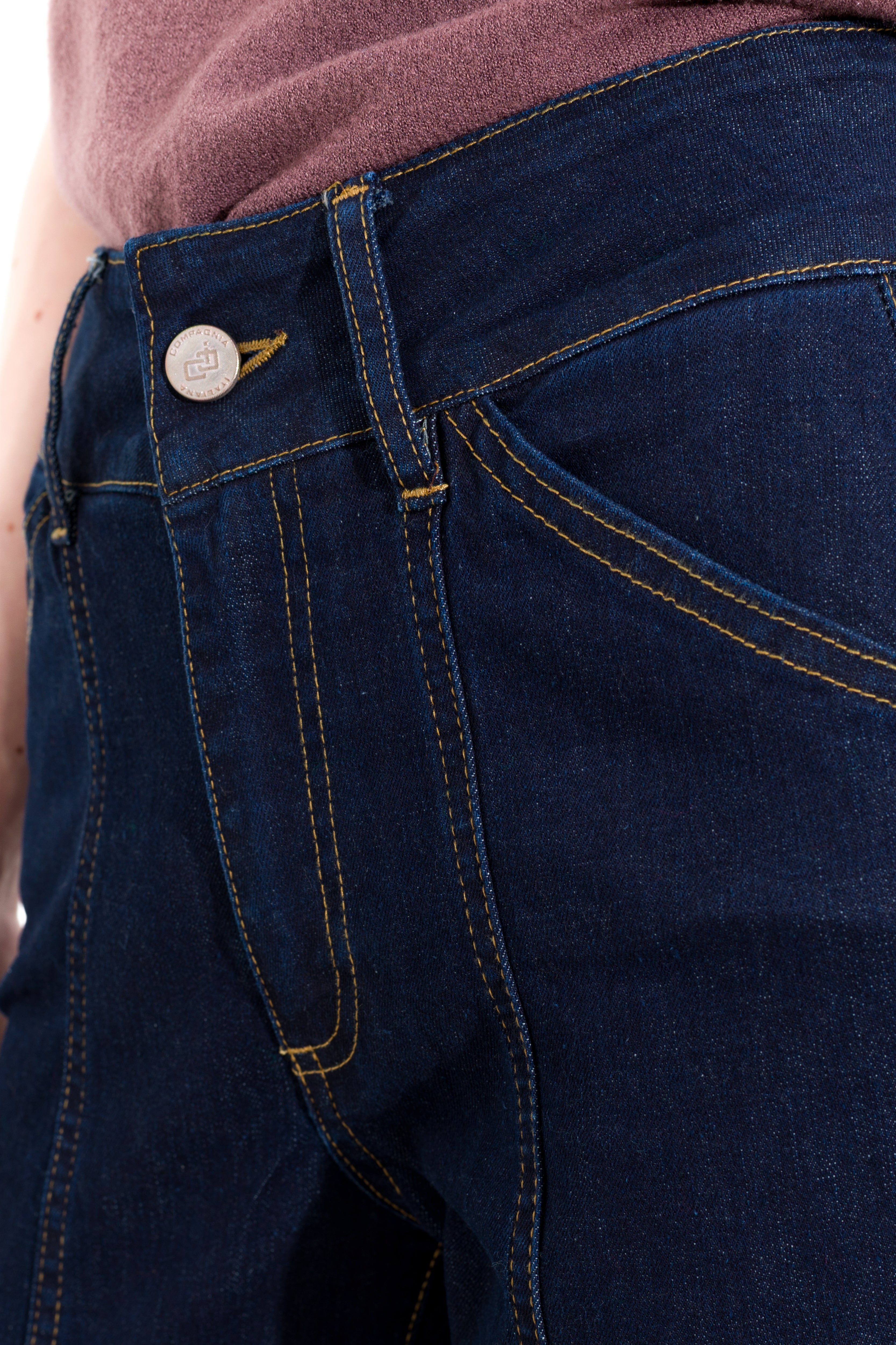 Jeans flare con cuciture frontali