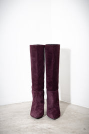 Low-heeled suede boot
