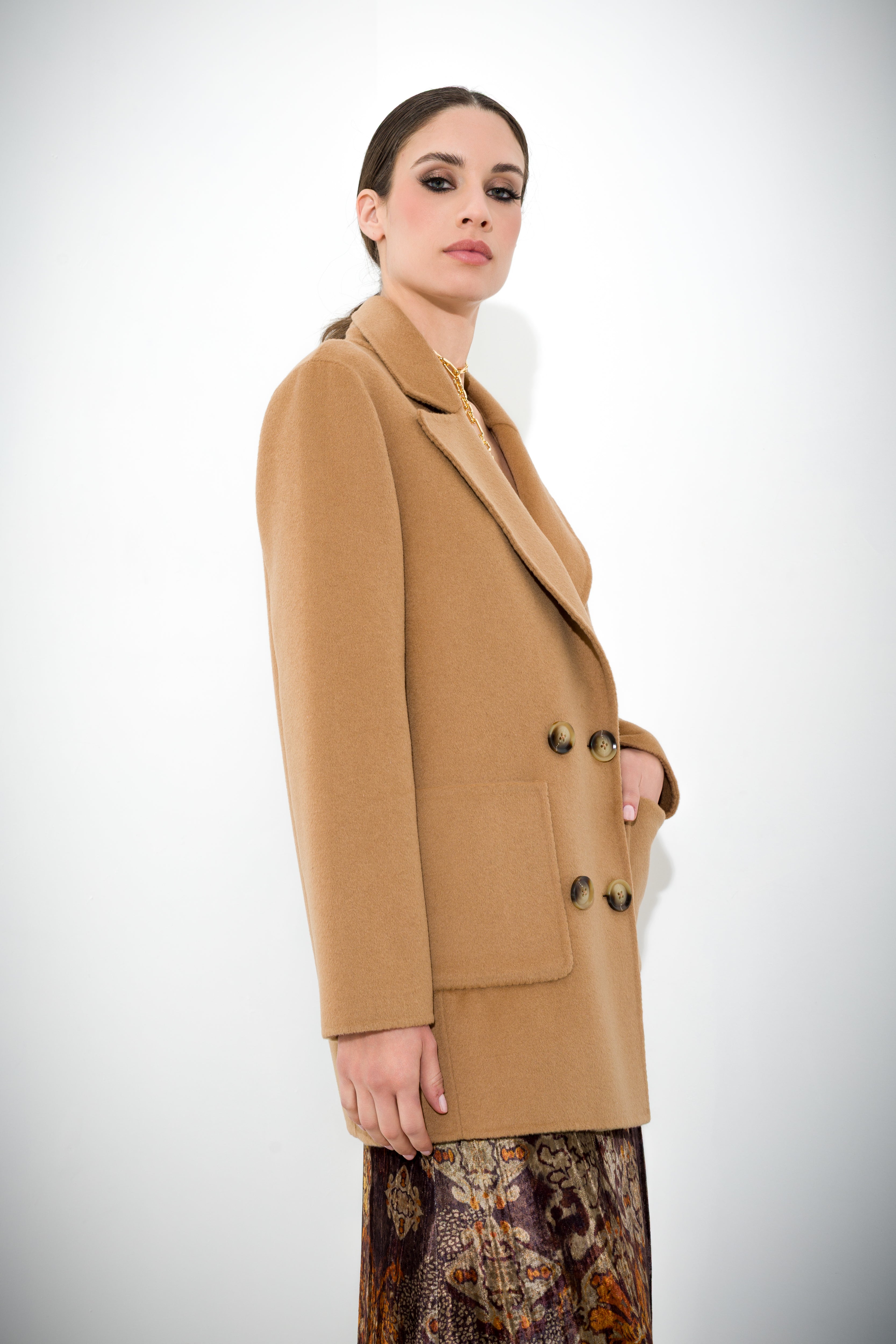 Cappotto doppiopetto in lana vergine