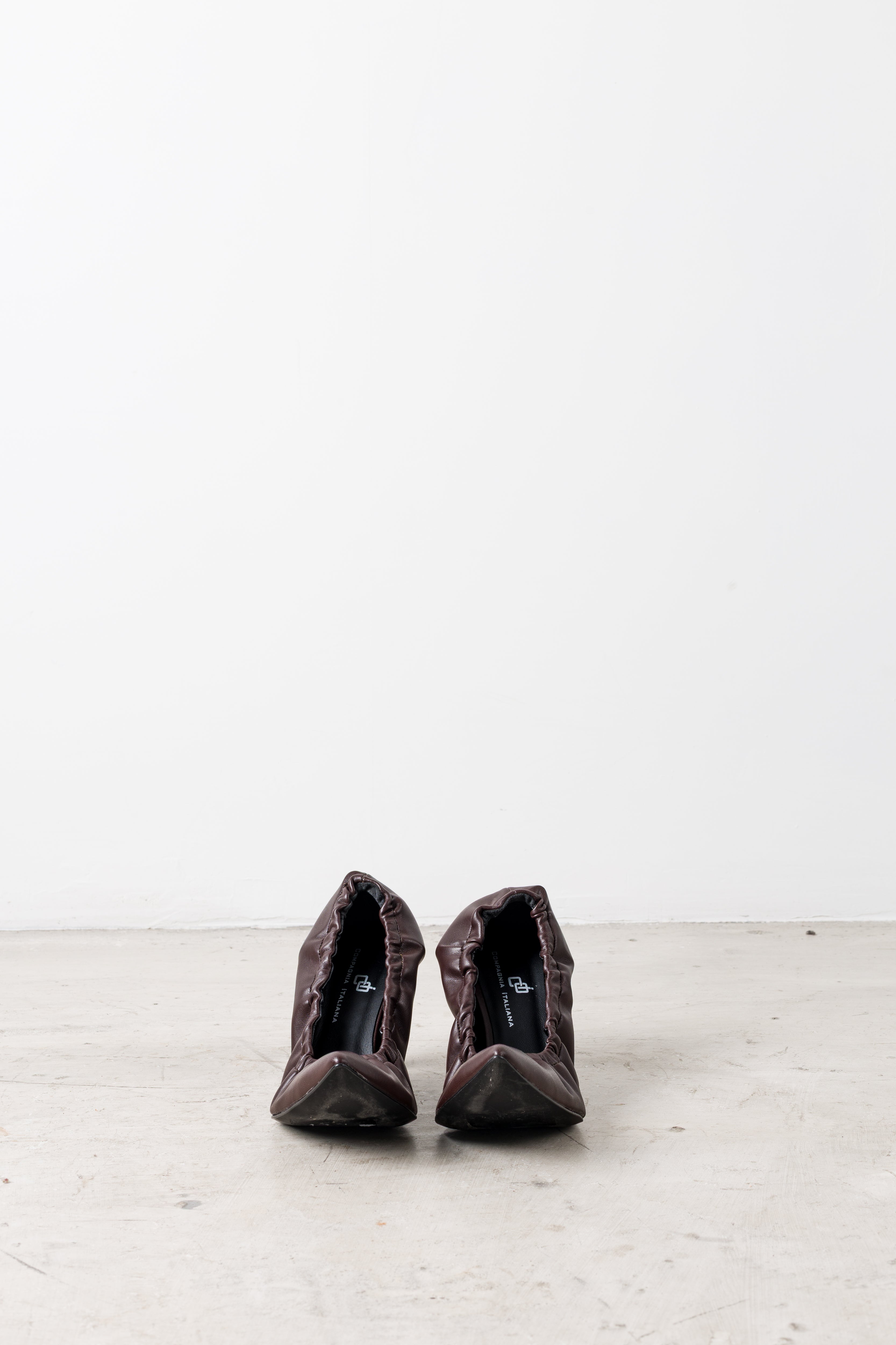 Pumps con bordo arricciato
