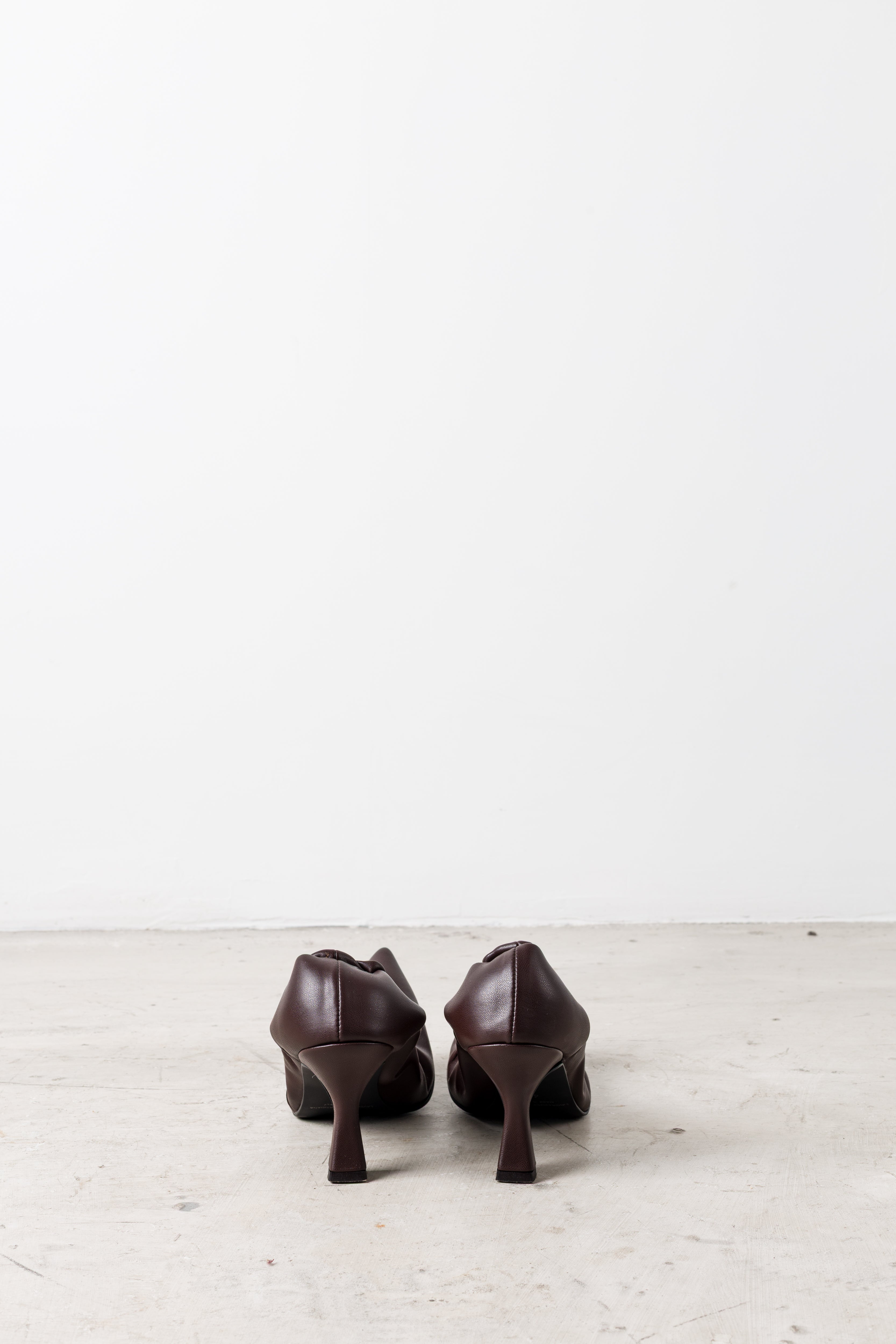 Pumps con bordo arricciato