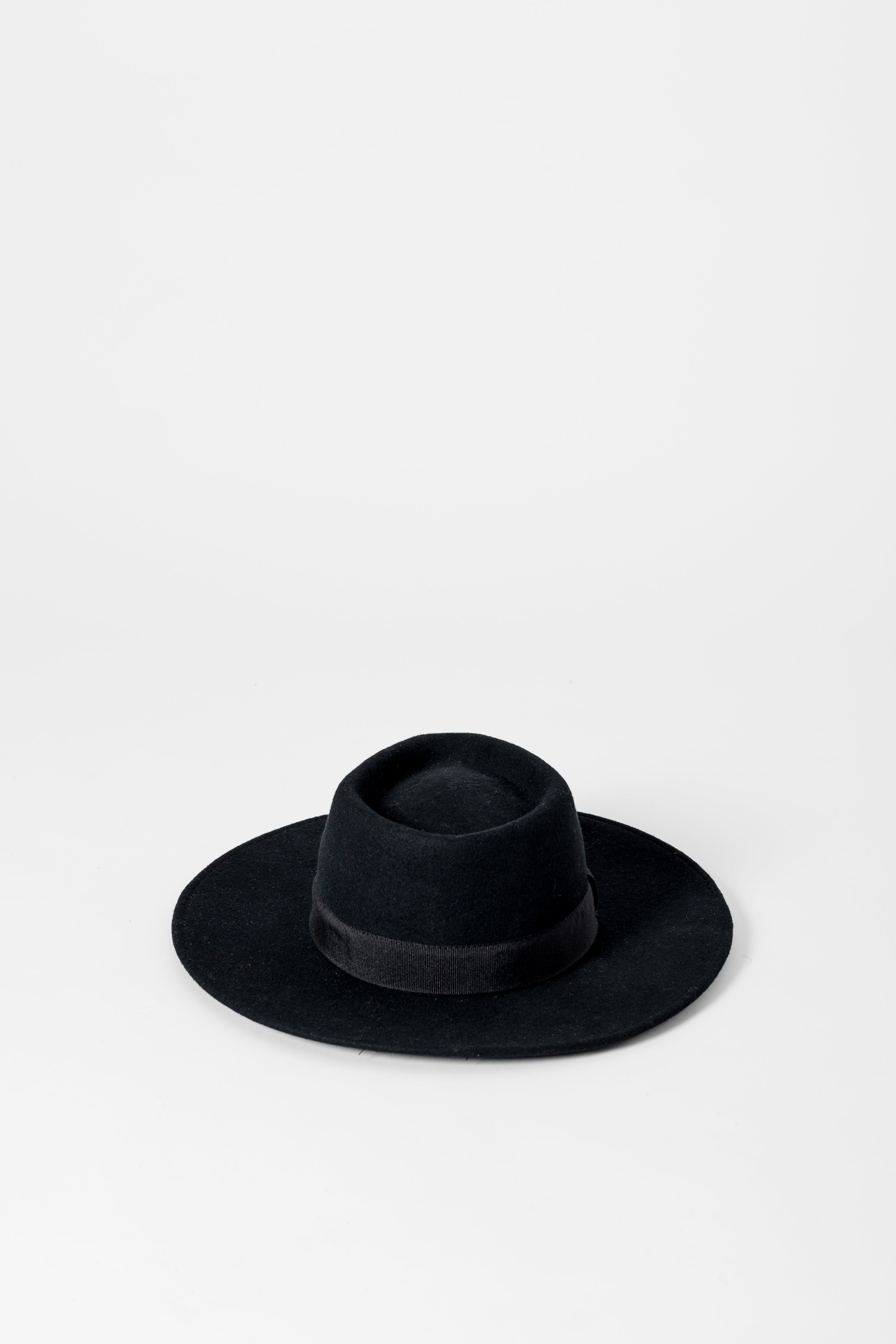Cappello a tesa larga in feltro