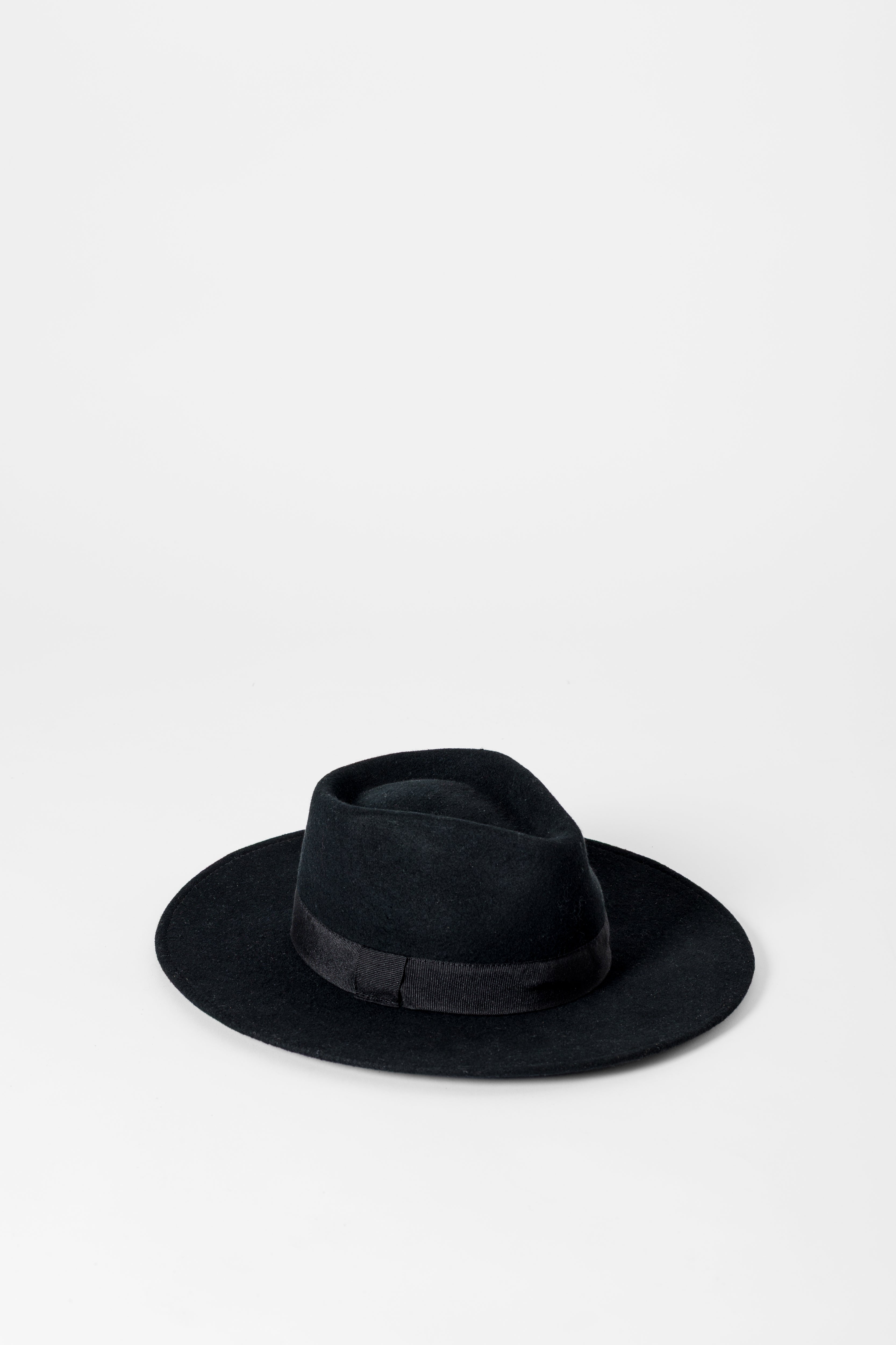 Cappello a tesa larga in feltro