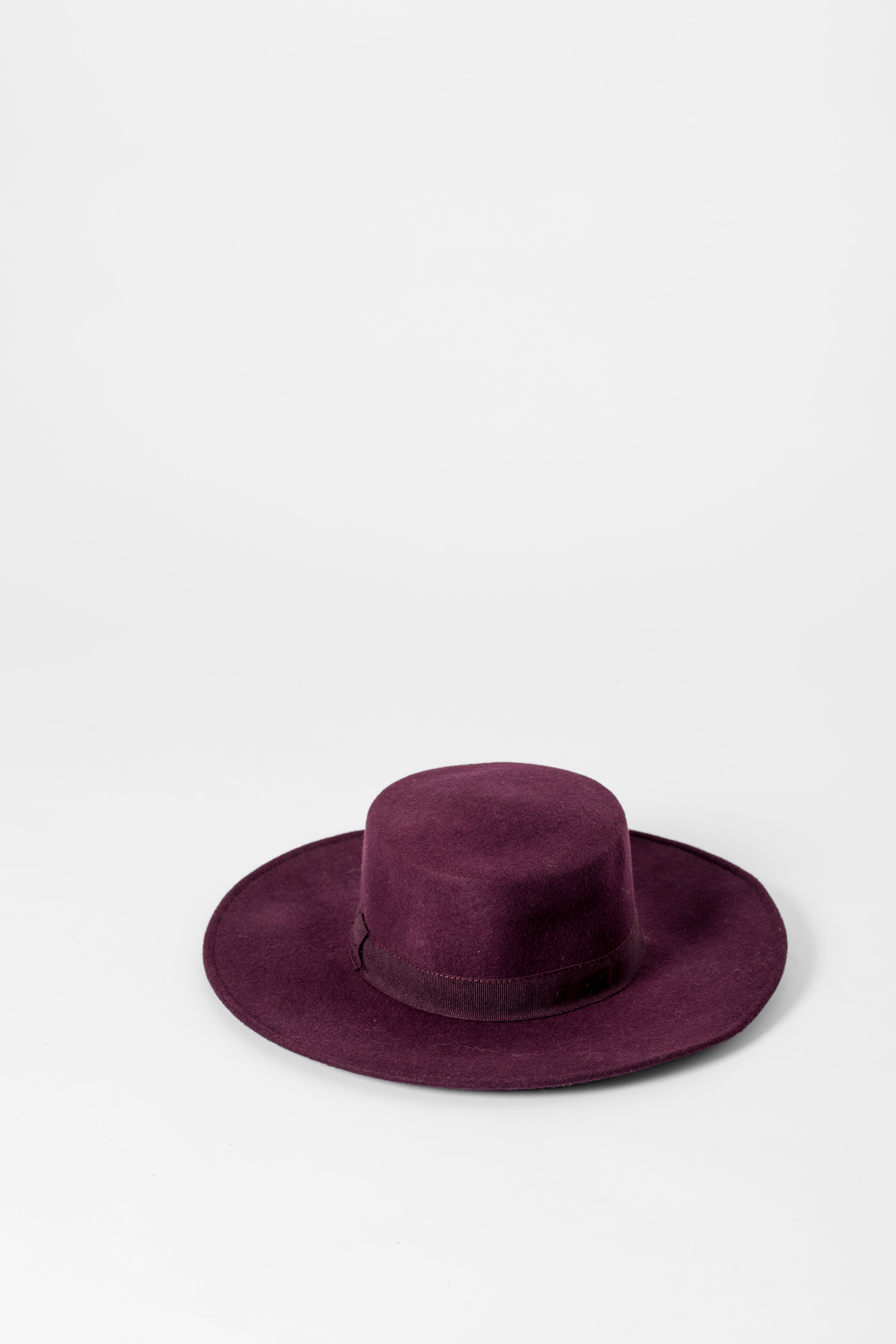 Cappello a tesa dritta in feltro