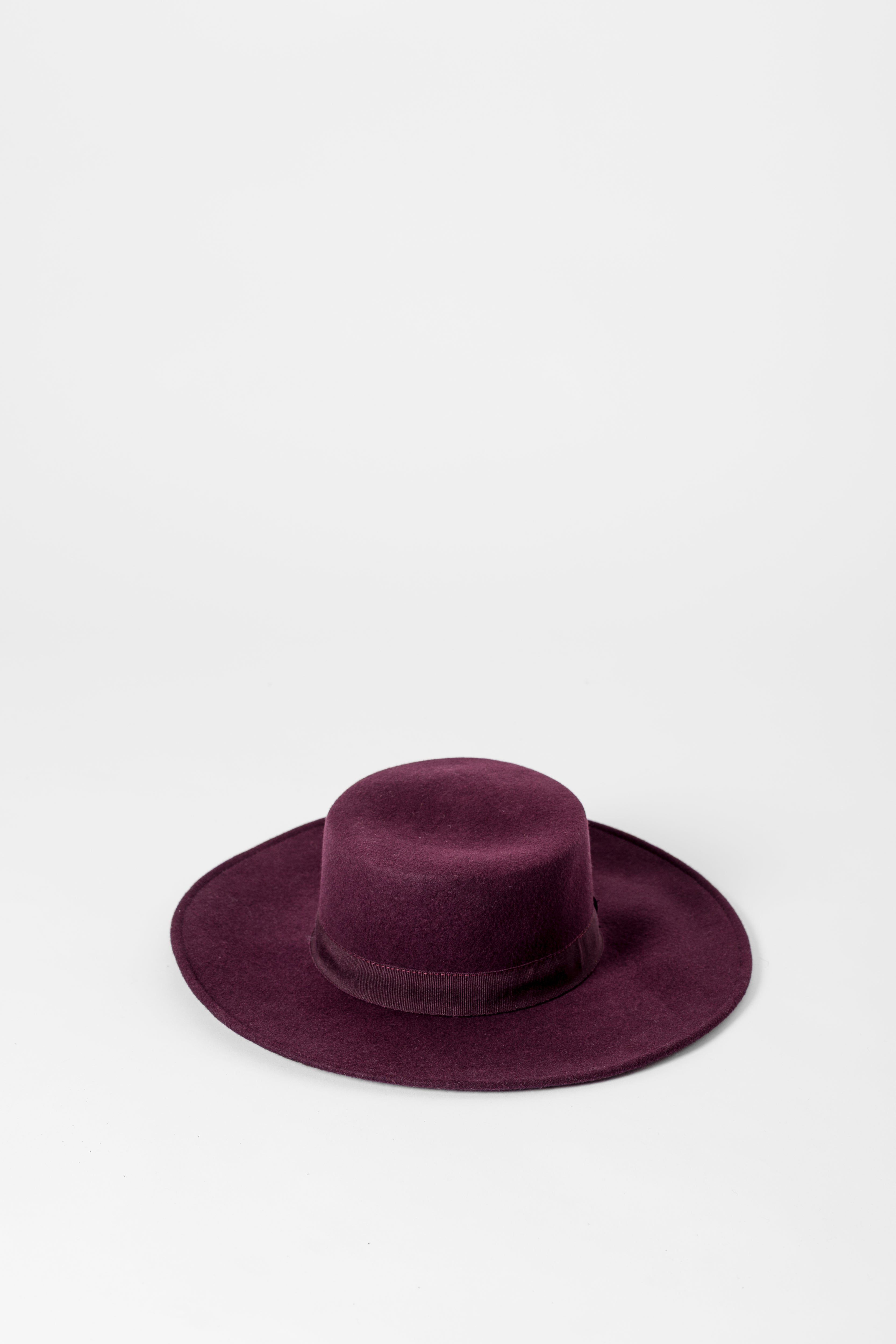 Cappello a tesa dritta in feltro