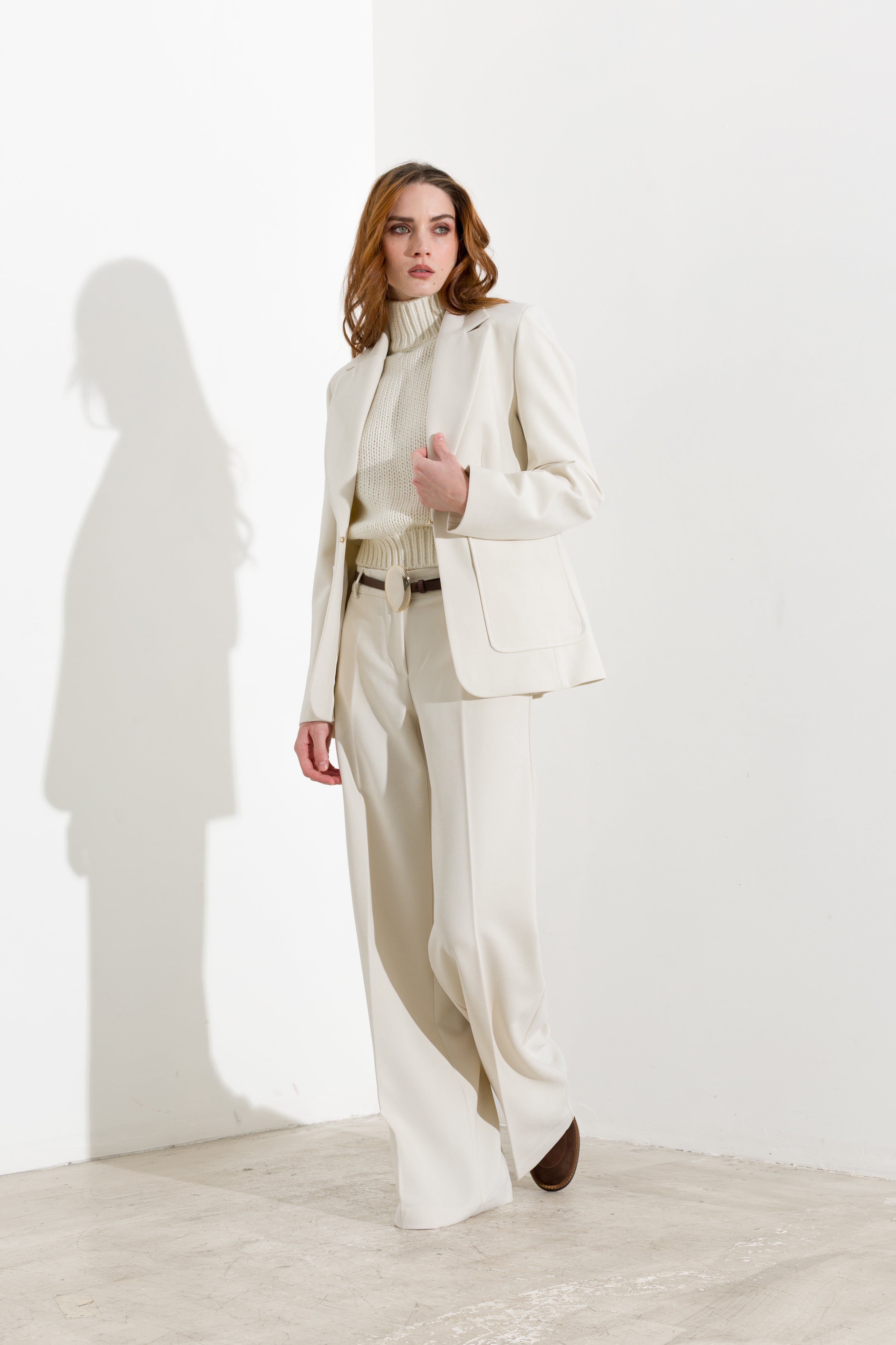 Blazer con chiusura gioiello