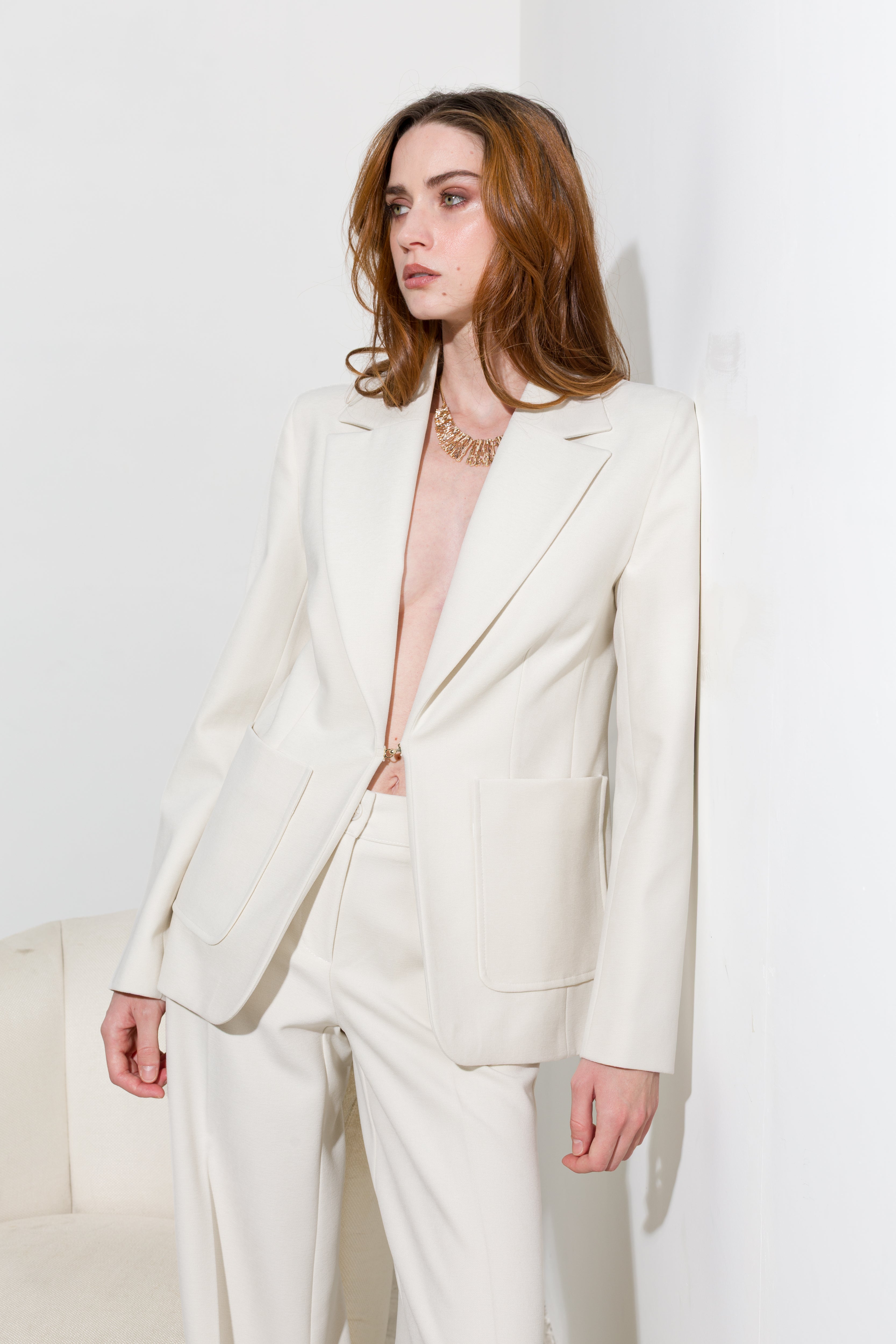 Blazer con chiusura gioiello
