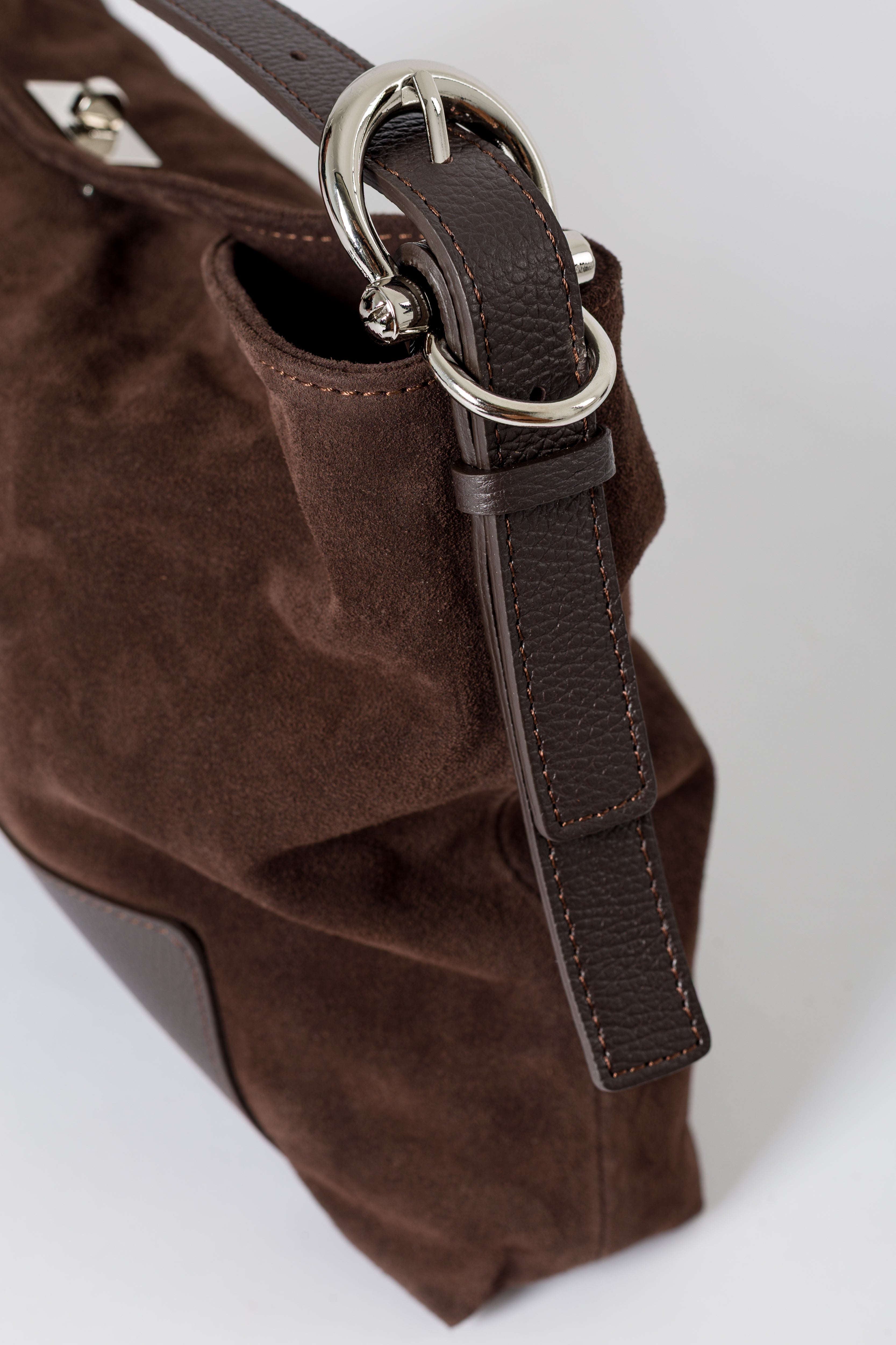Borsa hobo in camoscio e pelle martellata