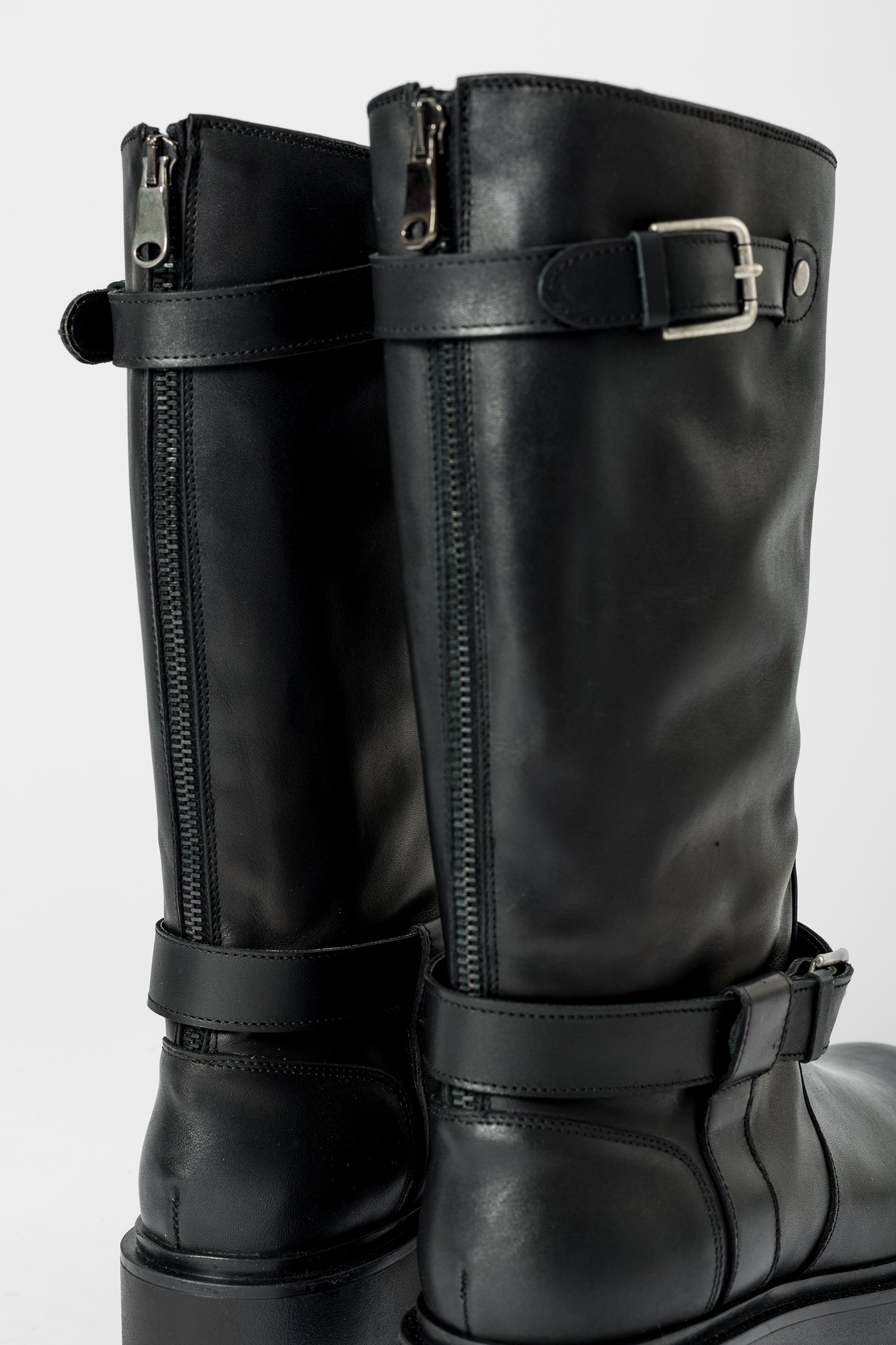 Stivali biker in pelle con fibbie