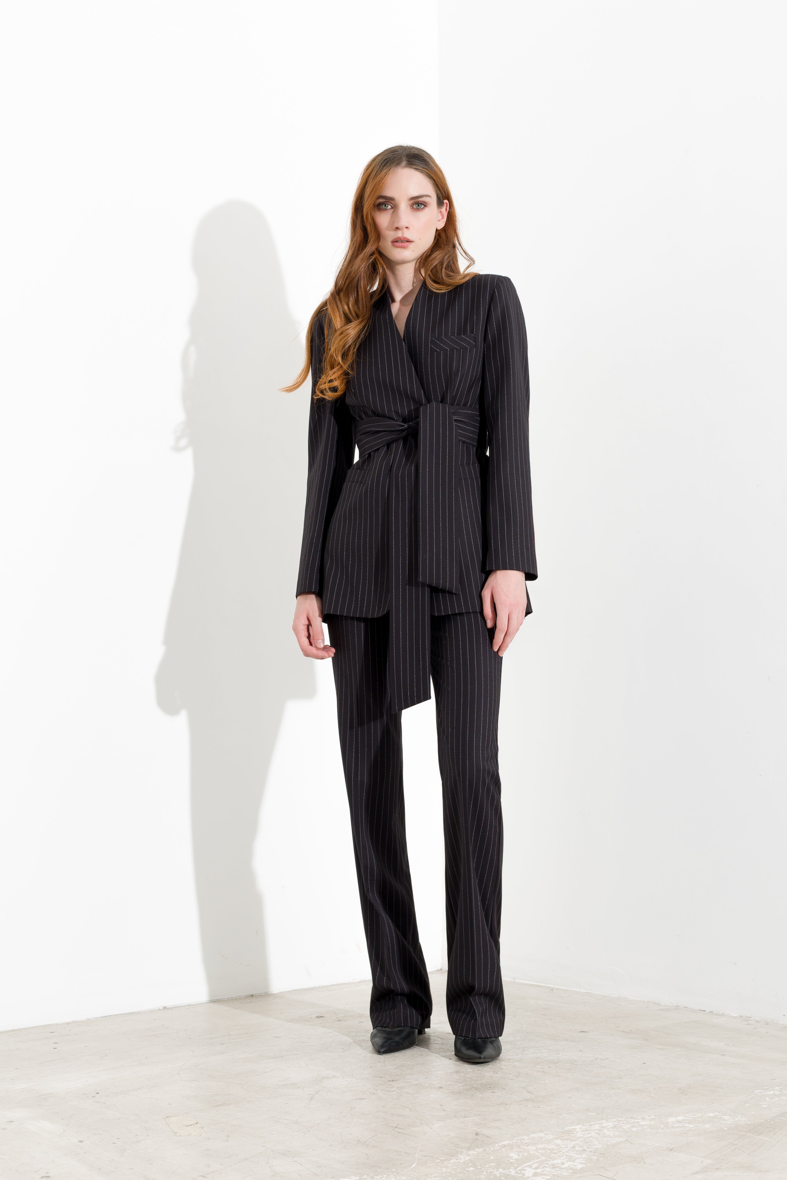 Blazer gessato con cintura