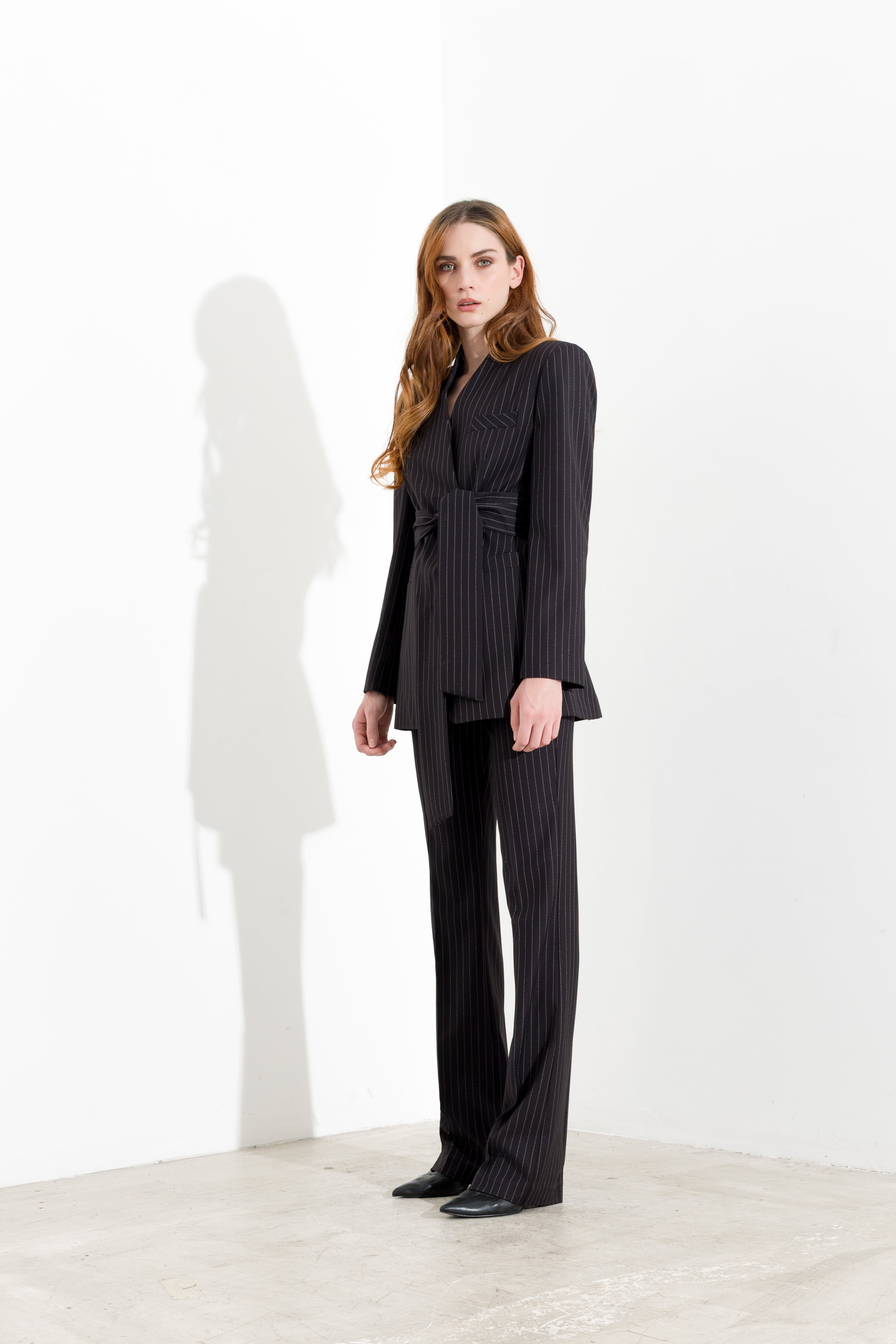 Blazer gessato con cintura