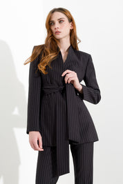 Blazer gessato con cintura