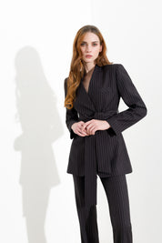 Blazer gessato con cintura
