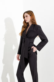 Blazer gessato con cintura