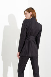 Blazer gessato con cintura