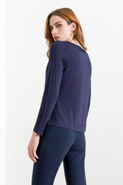 Maglia in satin con scollo a barca