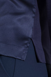 Maglia in satin con scollo a barca