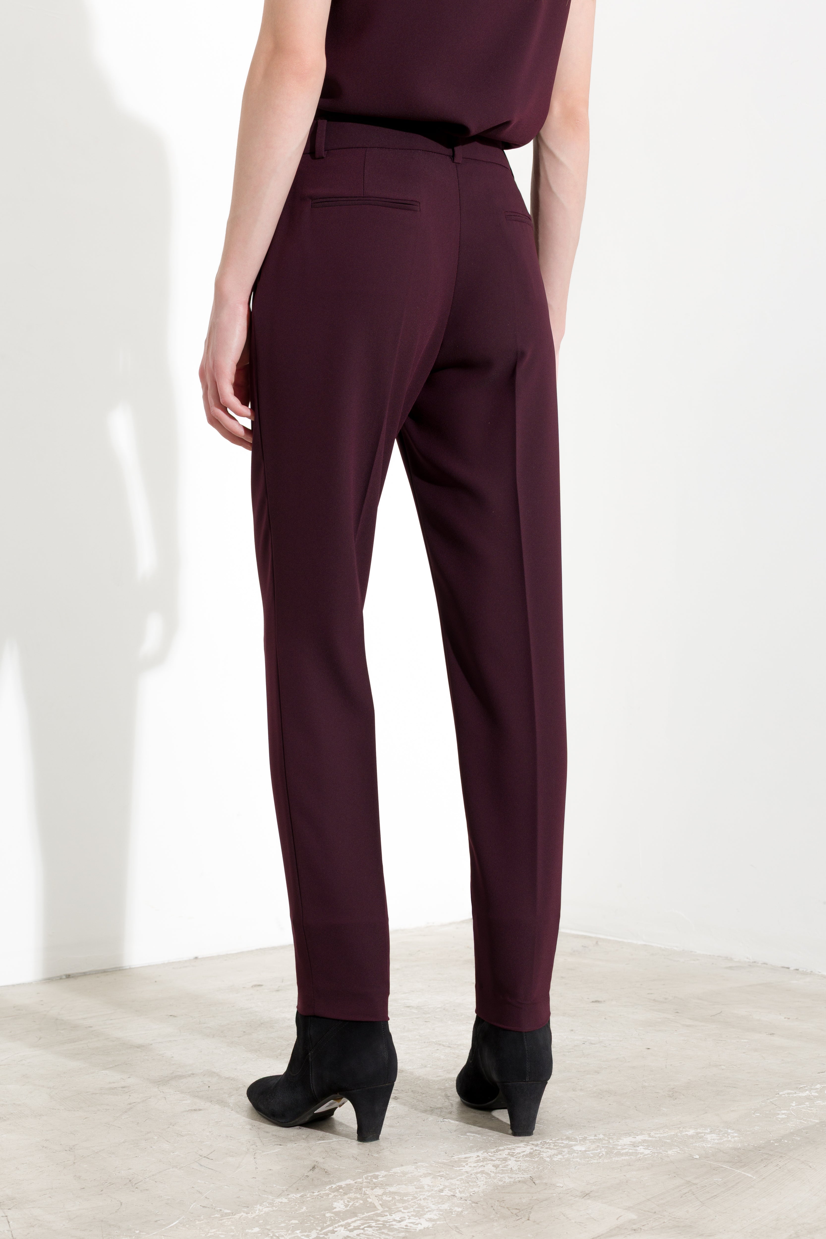 Pantalone slim fit in crêpe
